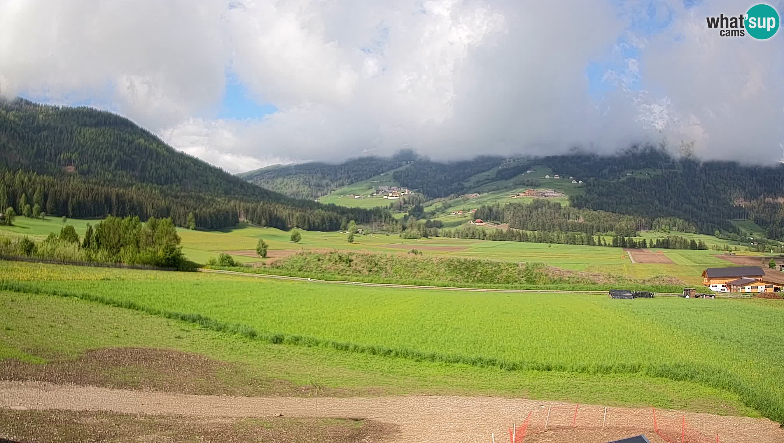 Webkamera Olang | Blick auf den Kronplatz von den Sottla Apartments