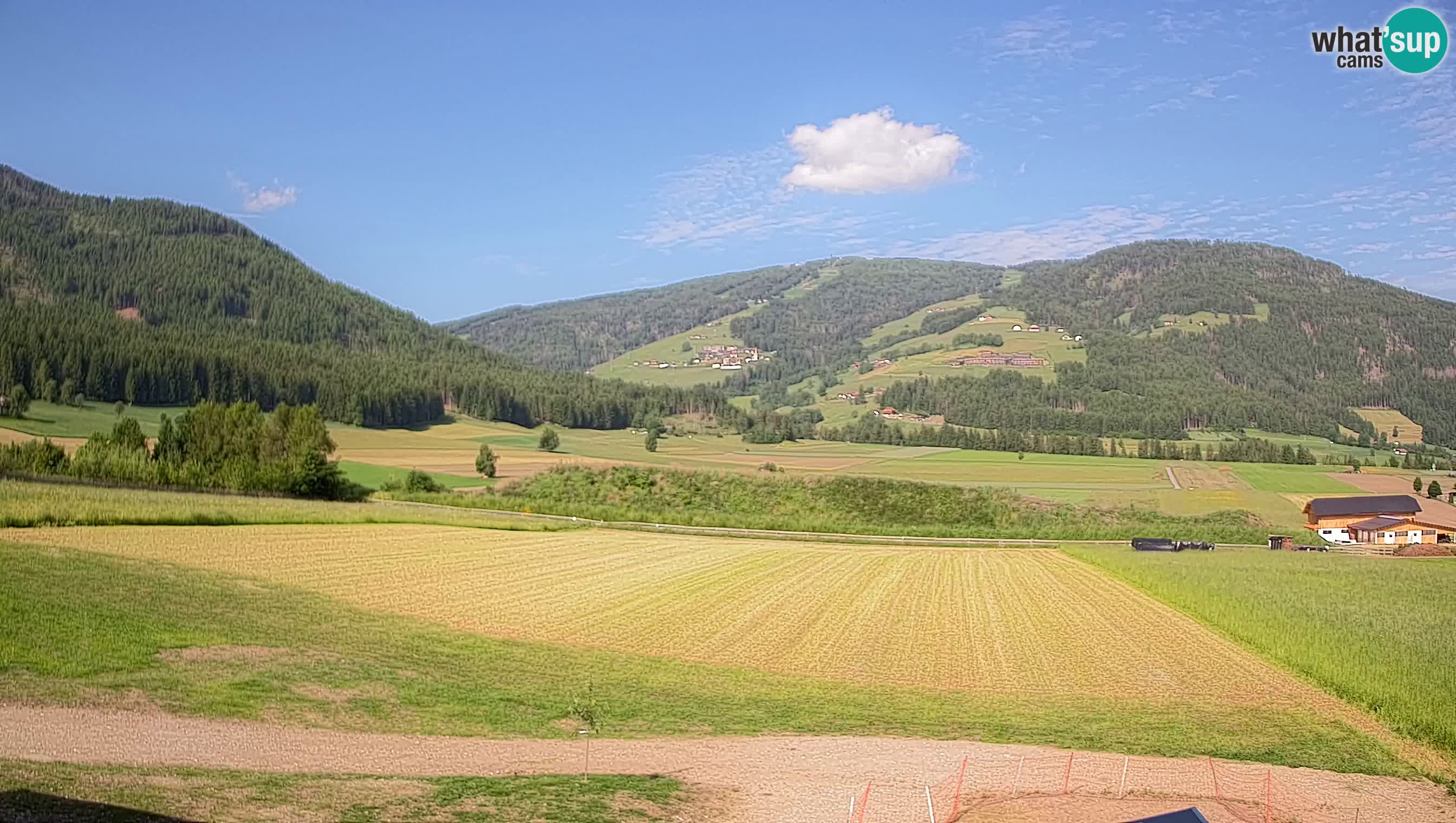 Webkamera Olang | Blick auf den Kronplatz von den Sottla Apartments