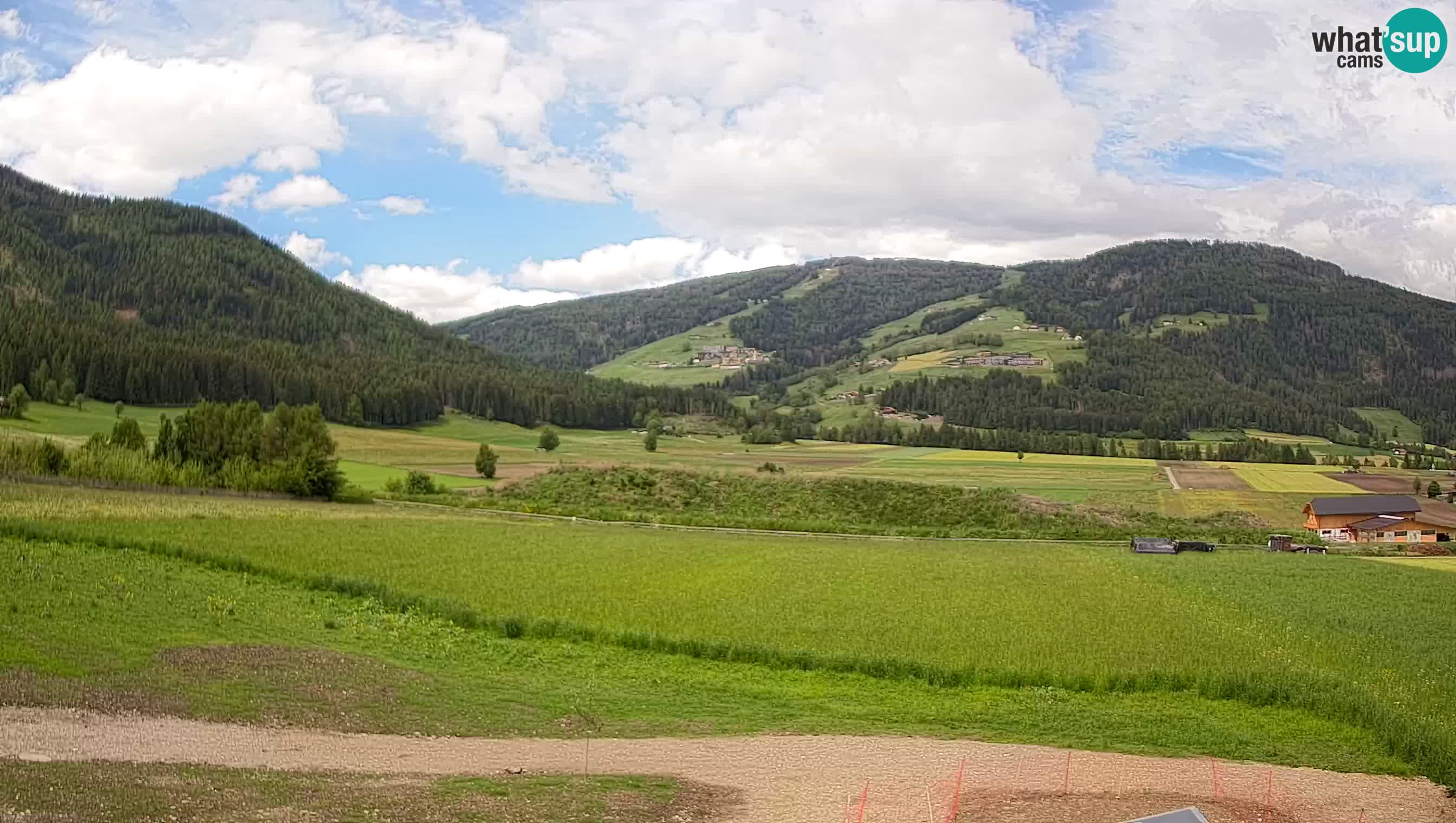 Webkamera Olang | Blick auf den Kronplatz von den Sottla Apartments