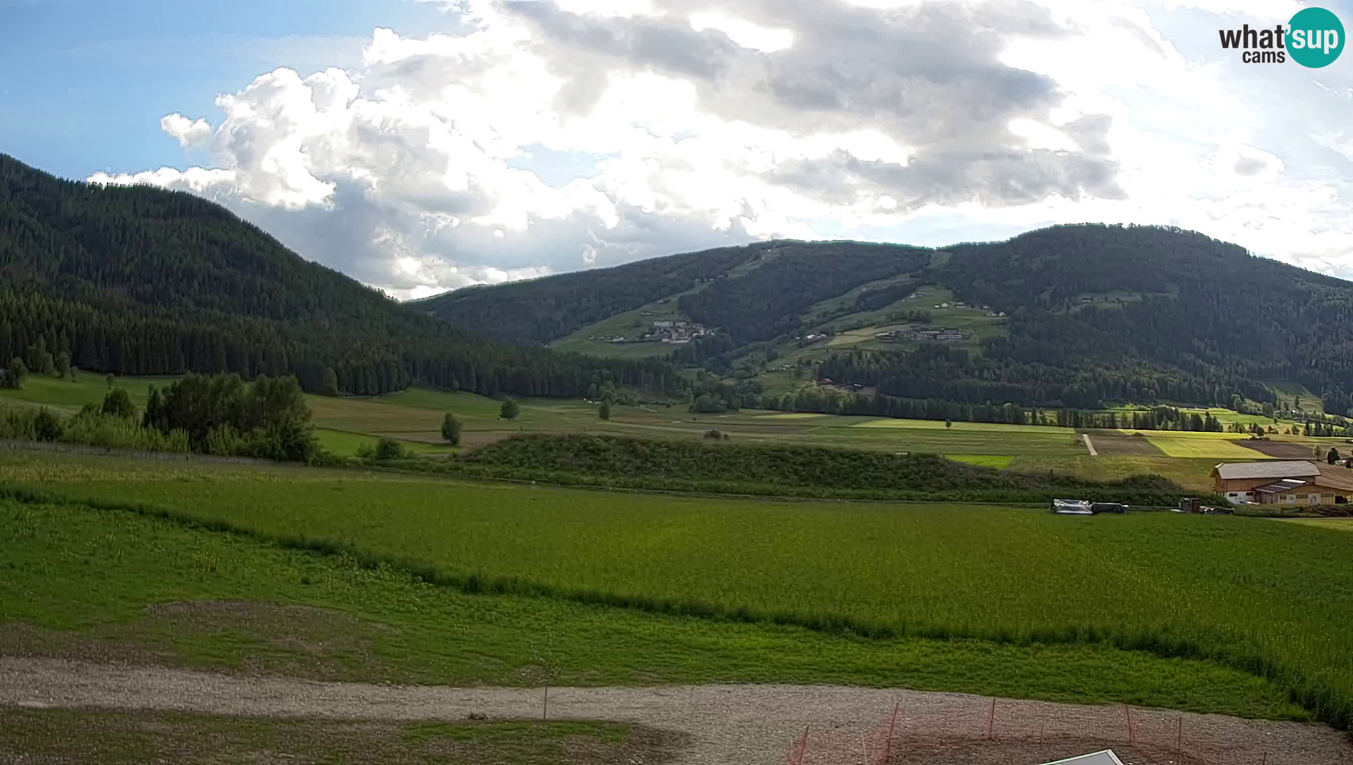 Webkamera Olang | Blick auf den Kronplatz von den Sottla Apartments