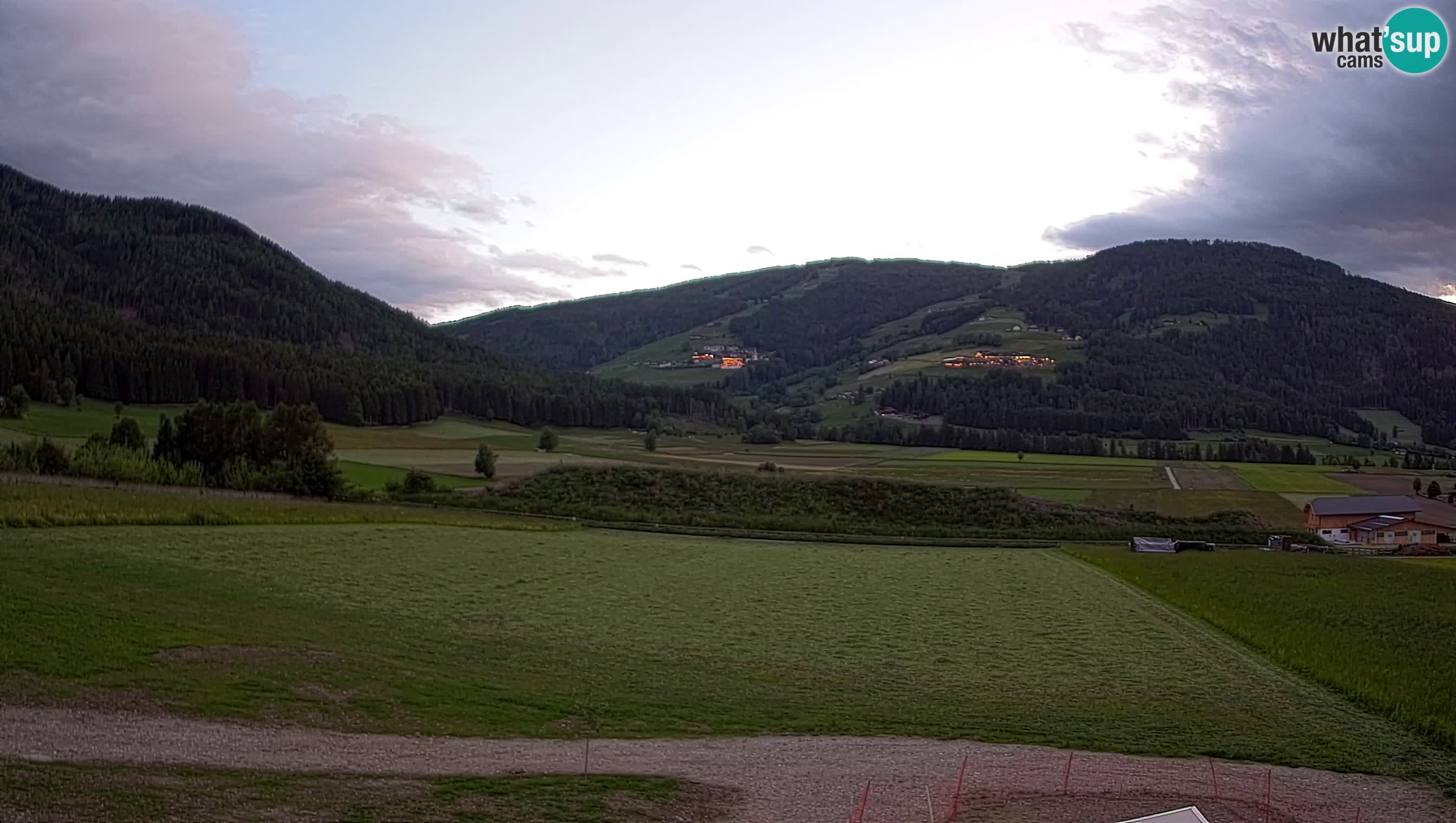 Webkamera Olang | Blick auf den Kronplatz von den Sottla Apartments