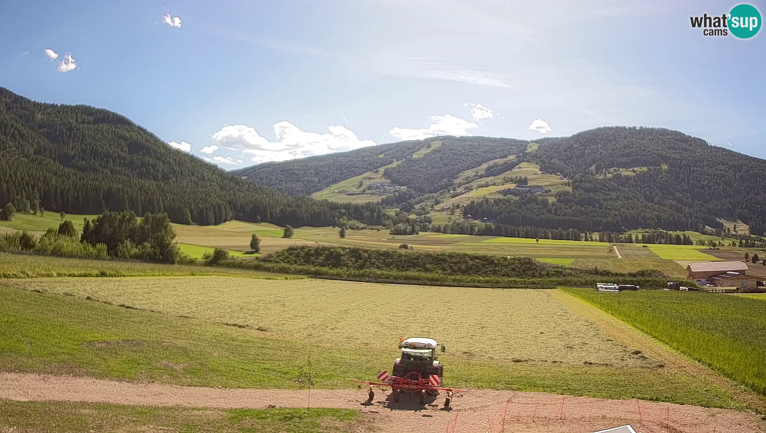 Webkamera Olang | Blick auf den Kronplatz von den Sottla Apartments