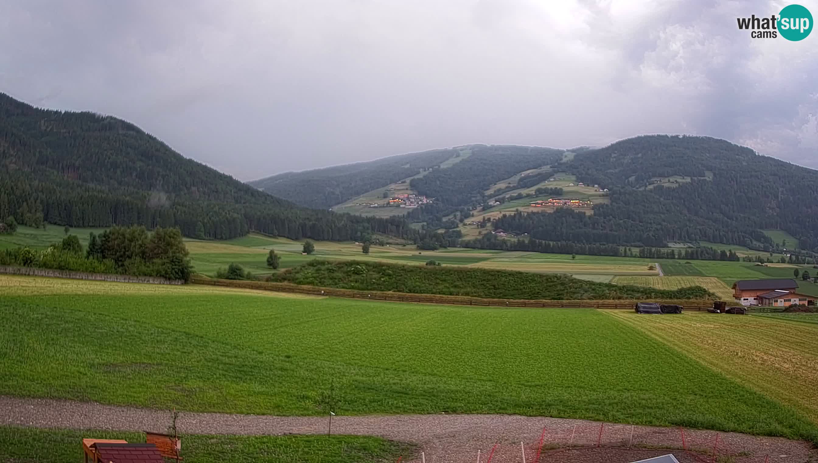Webkamera Olang | Blick auf den Kronplatz von den Sottla Apartments