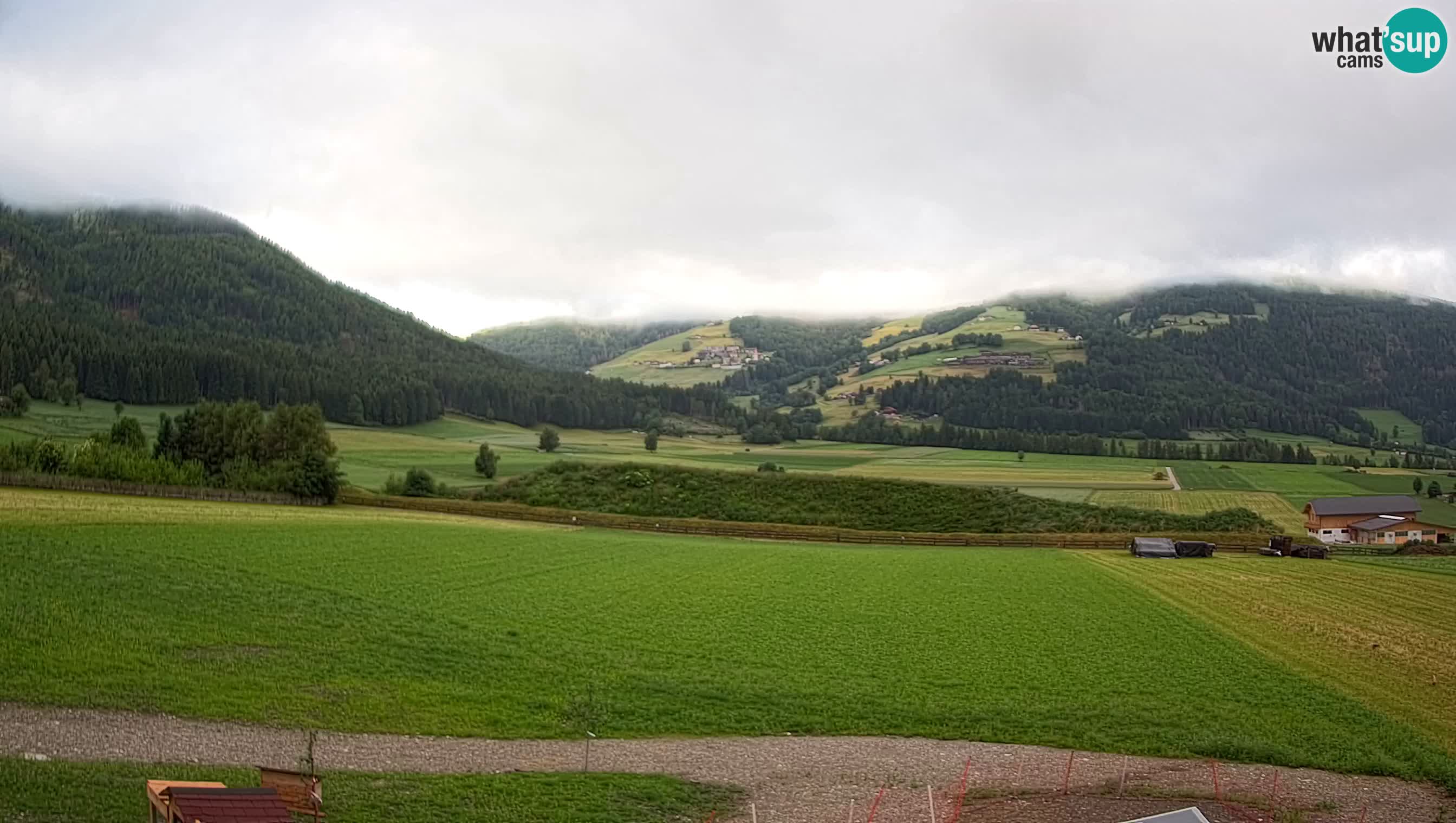 Webkamera Olang | Blick auf den Kronplatz von den Sottla Apartments