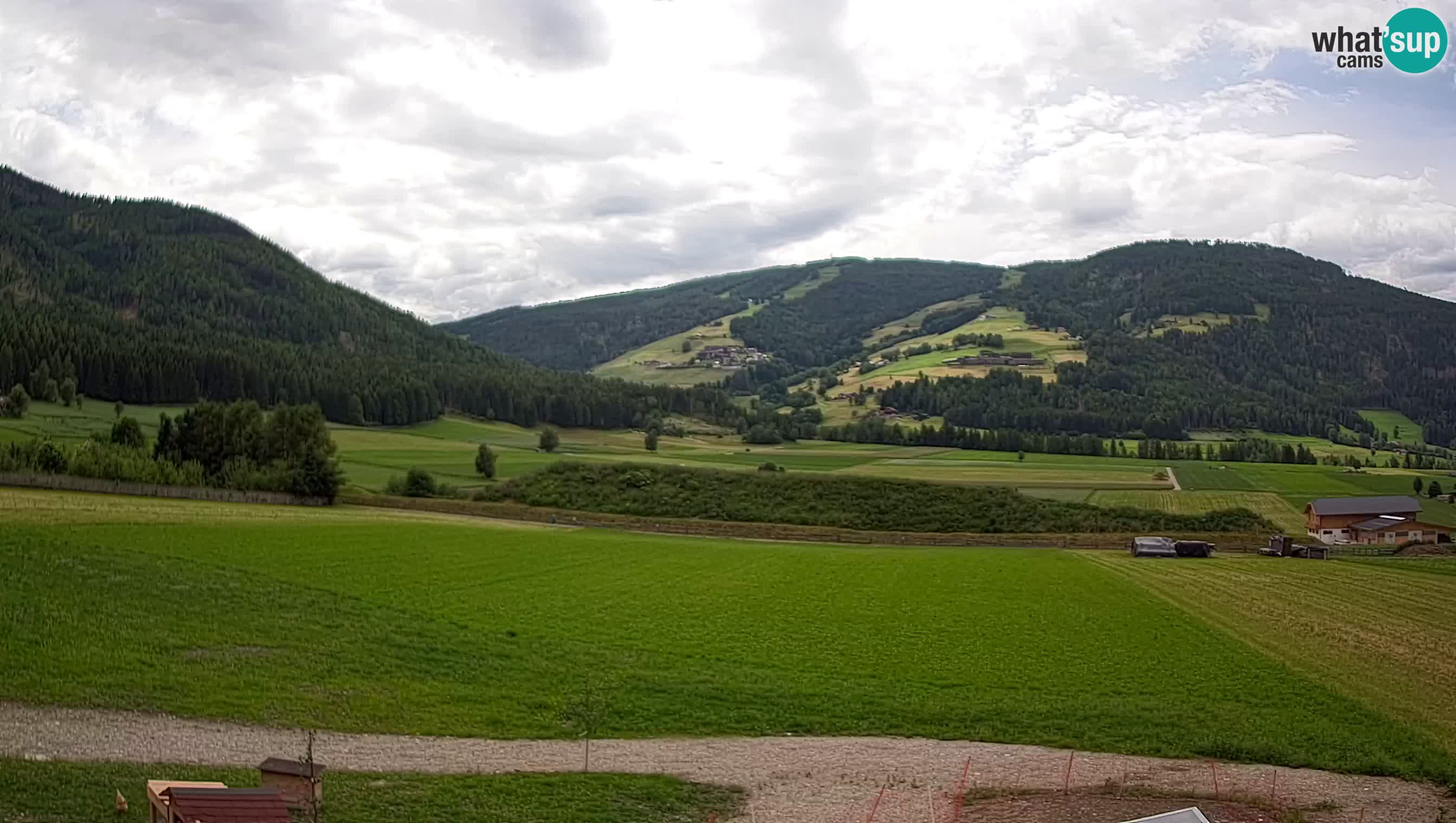 Webkamera Olang | Blick auf den Kronplatz von den Sottla Apartments