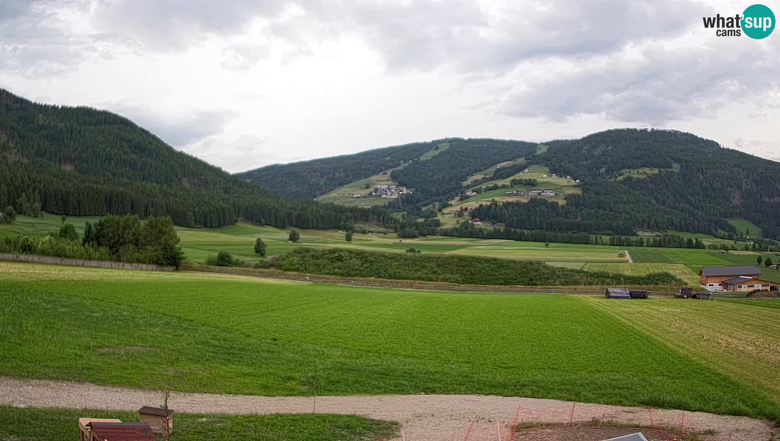 Webkamera Olang | Blick auf den Kronplatz von den Sottla Apartments