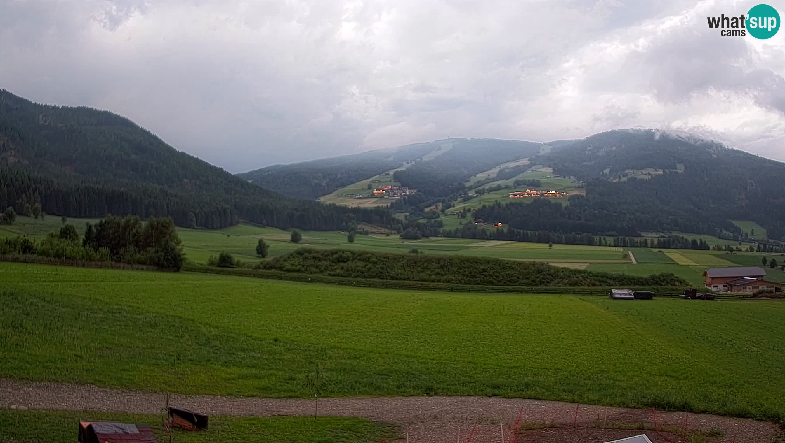 Webkamera Olang | Blick auf den Kronplatz von den Sottla Apartments