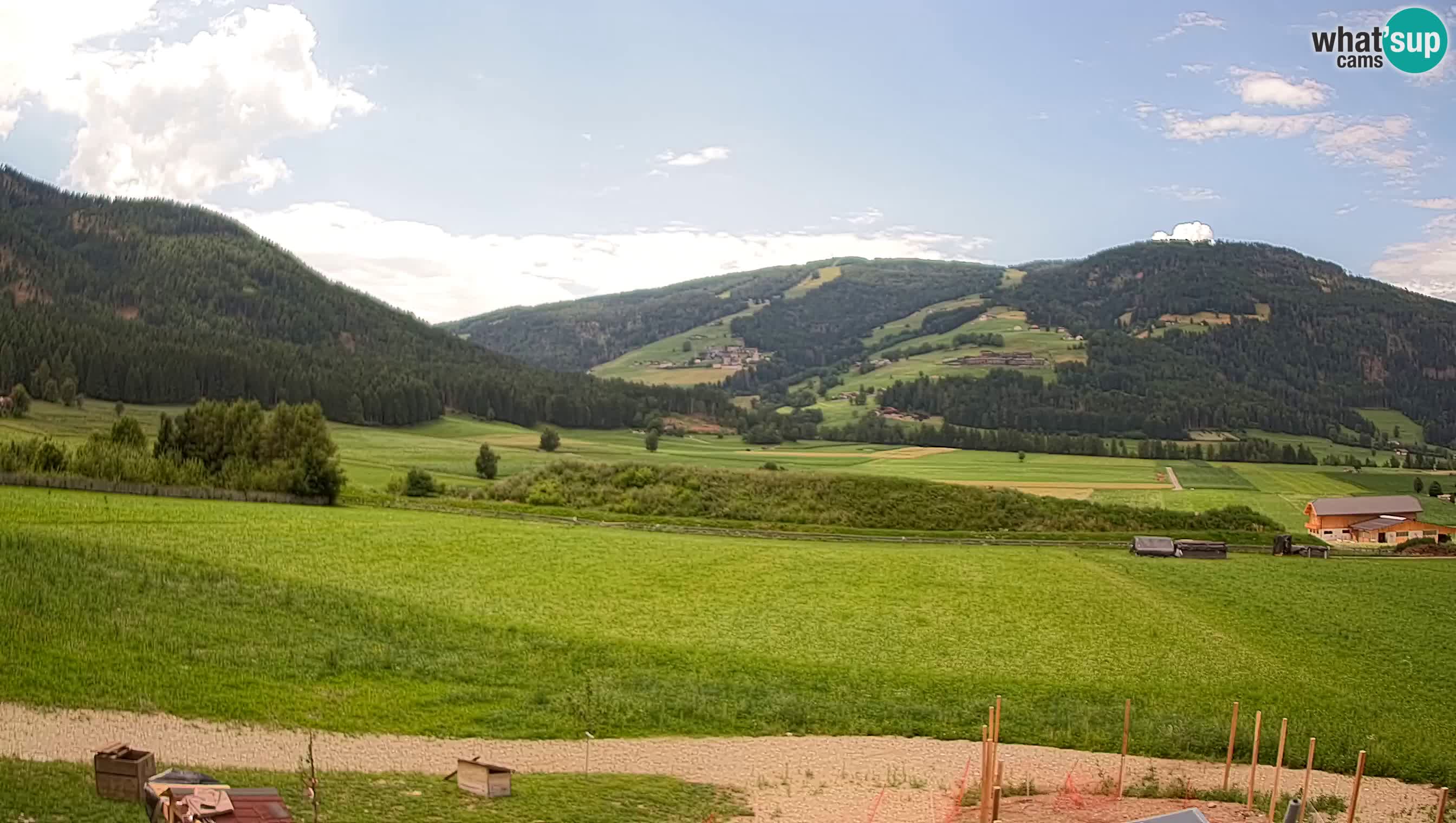 Webkamera Olang | Blick auf den Kronplatz von den Sottla Apartments