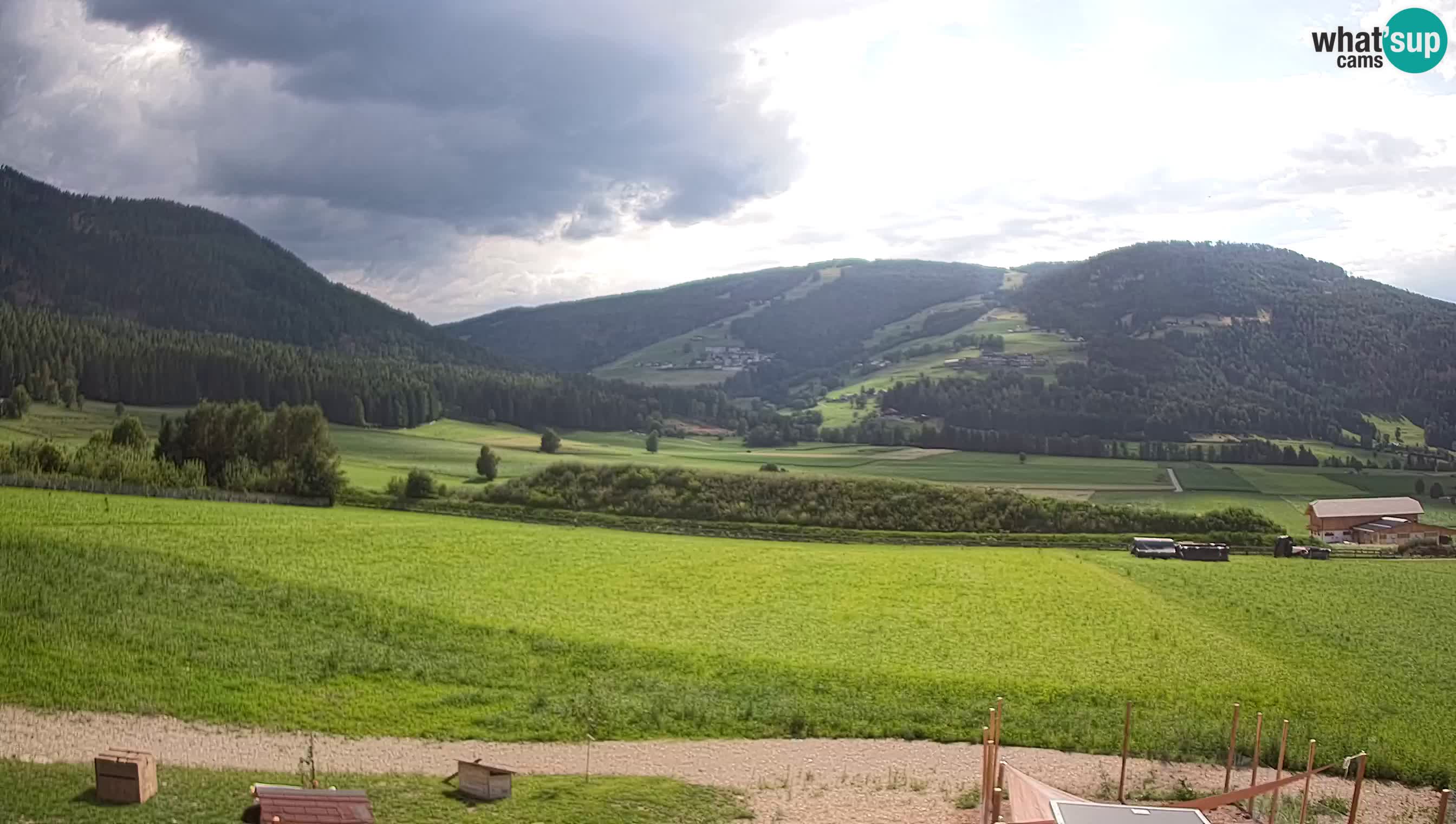 Webkamera Olang | Blick auf den Kronplatz von den Sottla Apartments