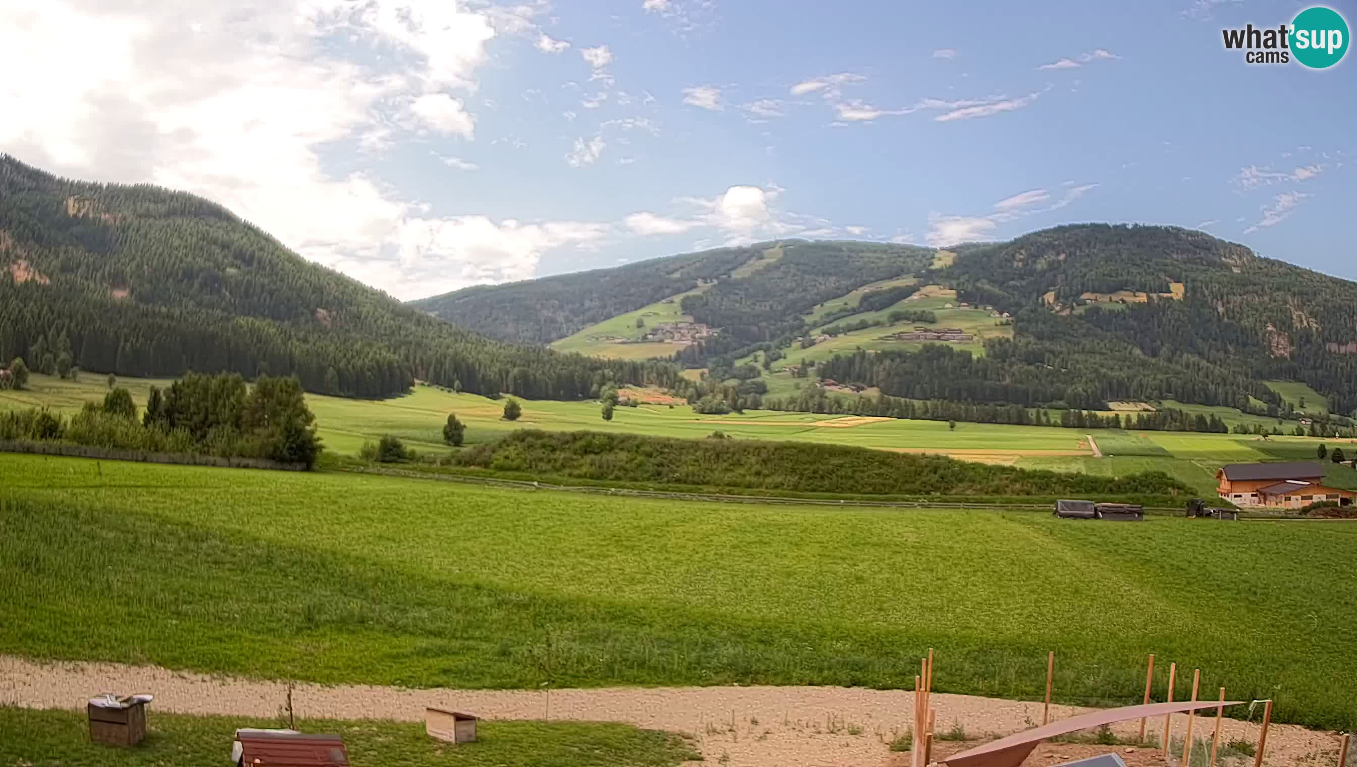 Webkamera Olang | Blick auf den Kronplatz von den Sottla Apartments