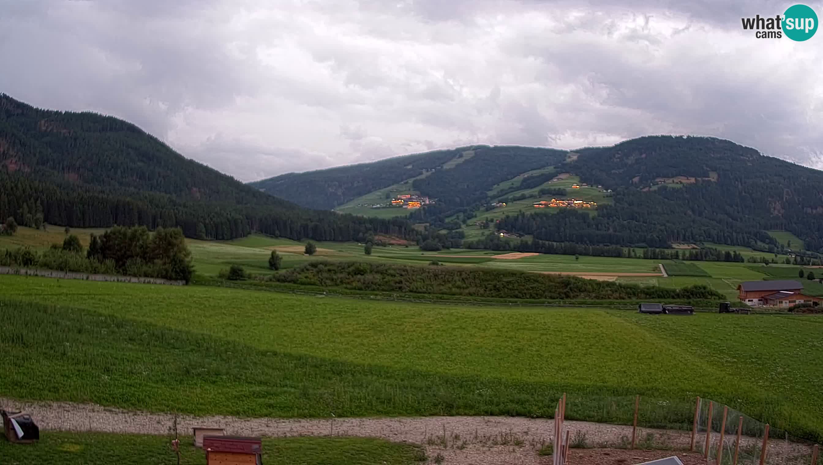 Webkamera Olang | Blick auf den Kronplatz von den Sottla Apartments