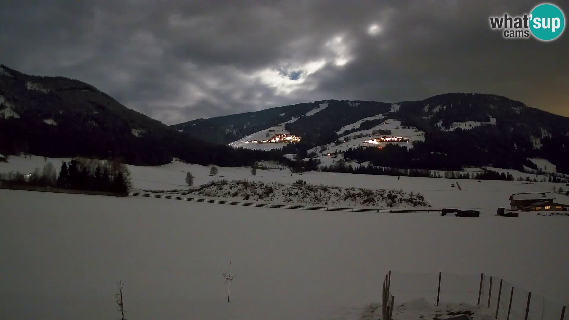Webkamera Olang | Blick auf den Kronplatz von den Sottla Apartments