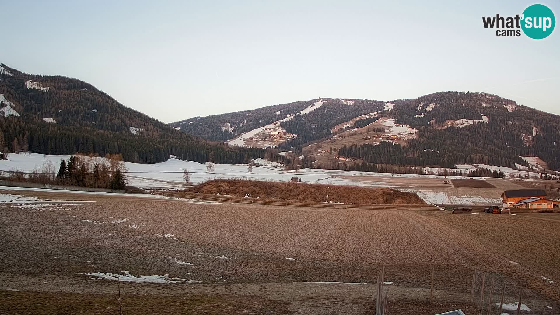 Webkamera Olang | Blick auf den Kronplatz von den Sottla Apartments