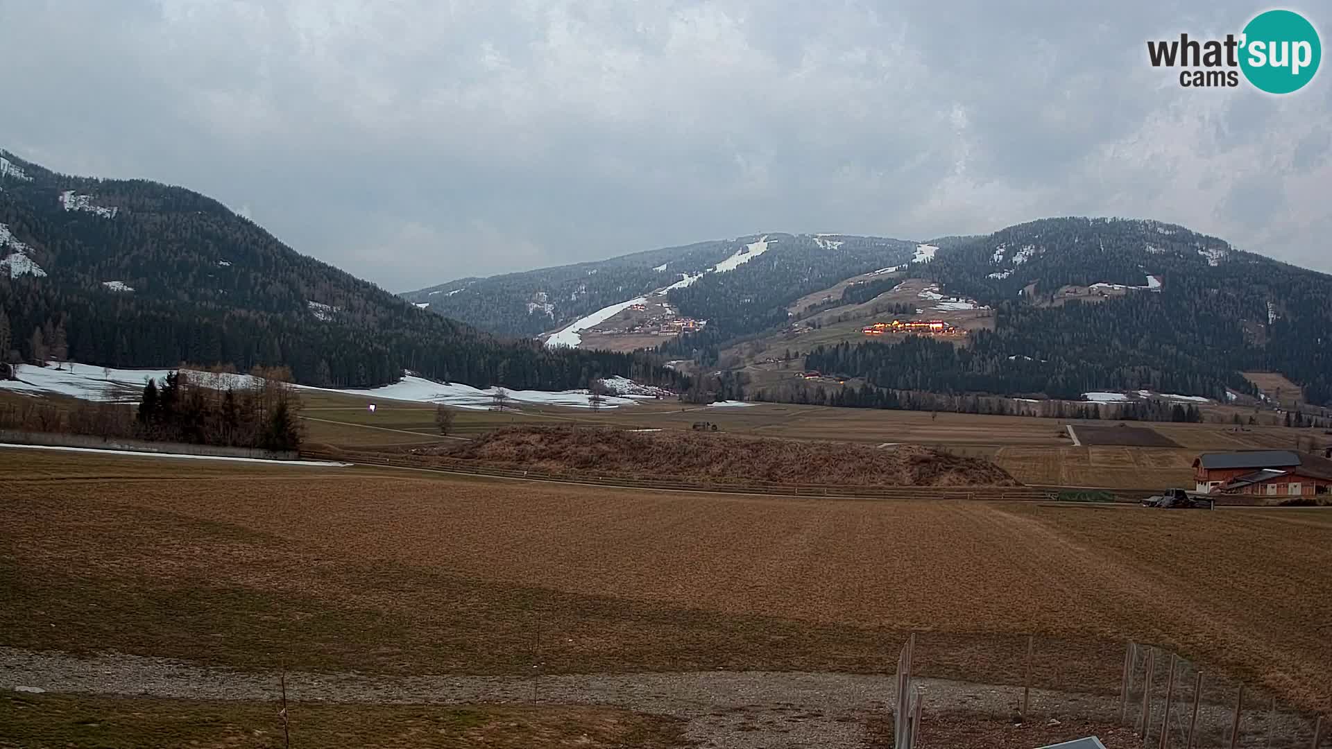 Webkamera Olang | Blick auf den Kronplatz von den Sottla Apartments