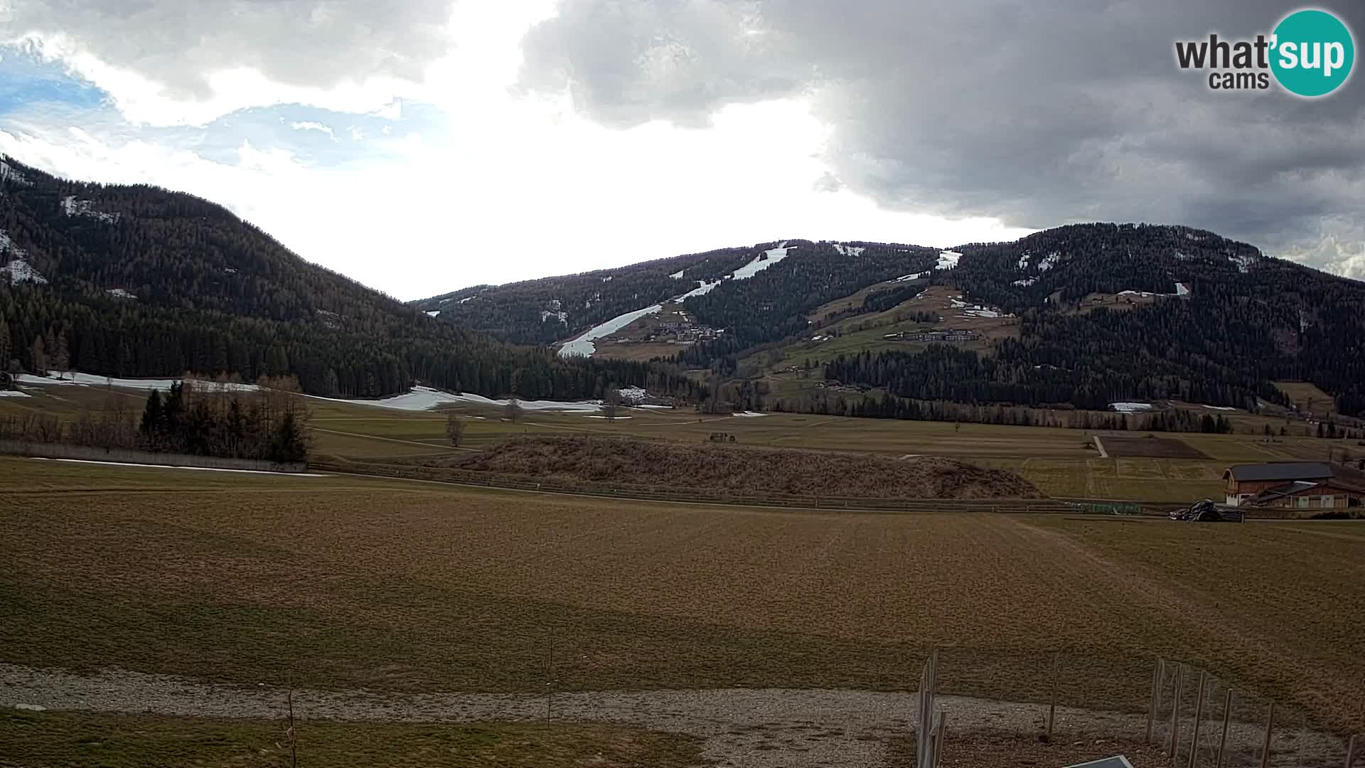 Webkamera Olang | Blick auf den Kronplatz von den Sottla Apartments
