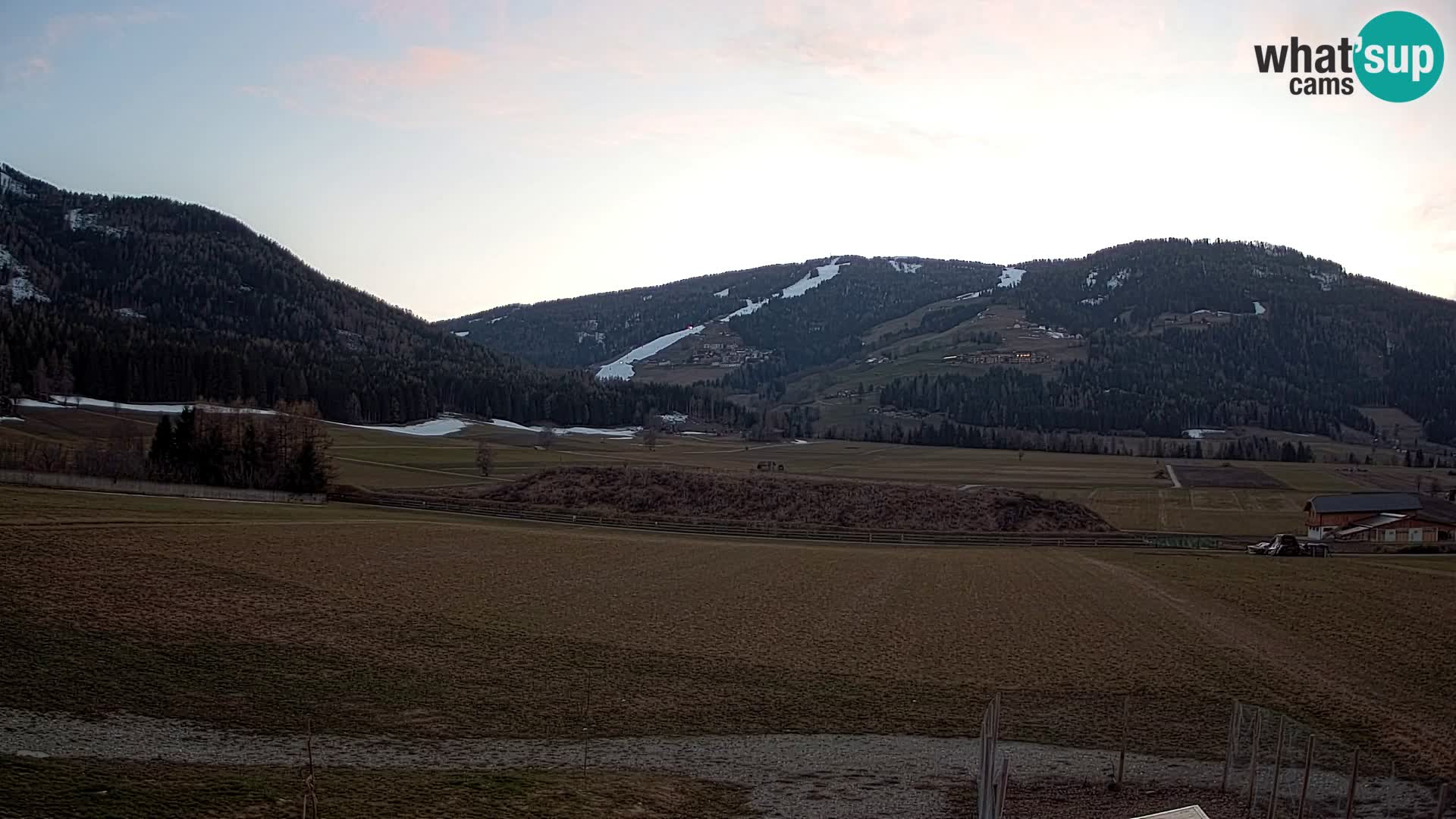 Webkamera Olang | Blick auf den Kronplatz von den Sottla Apartments
