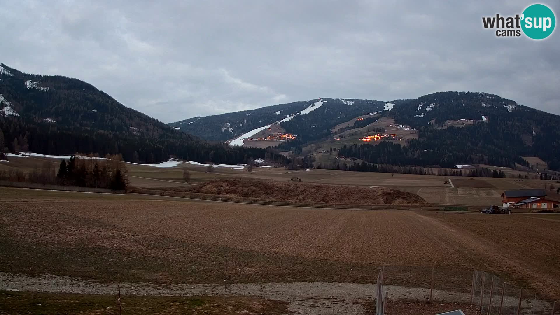 Webkamera Olang | Blick auf den Kronplatz von den Sottla Apartments
