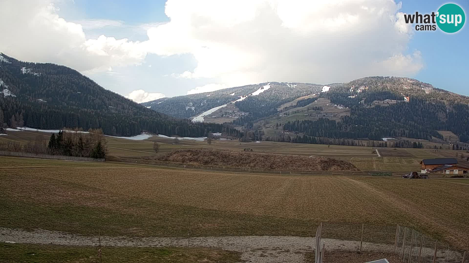 Webkamera Olang | Blick auf den Kronplatz von den Sottla Apartments