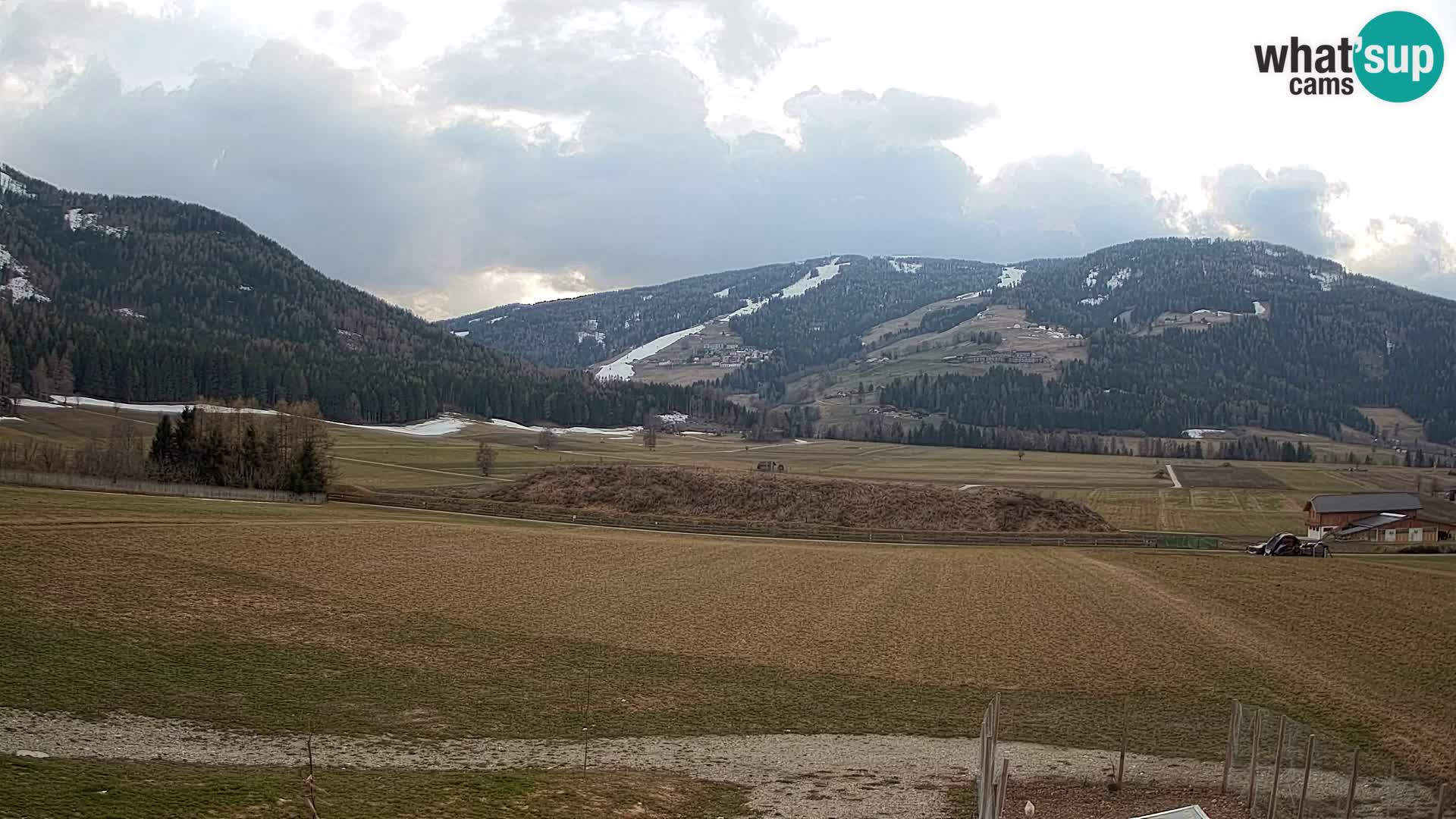 Webkamera Olang | Blick auf den Kronplatz von den Sottla Apartments