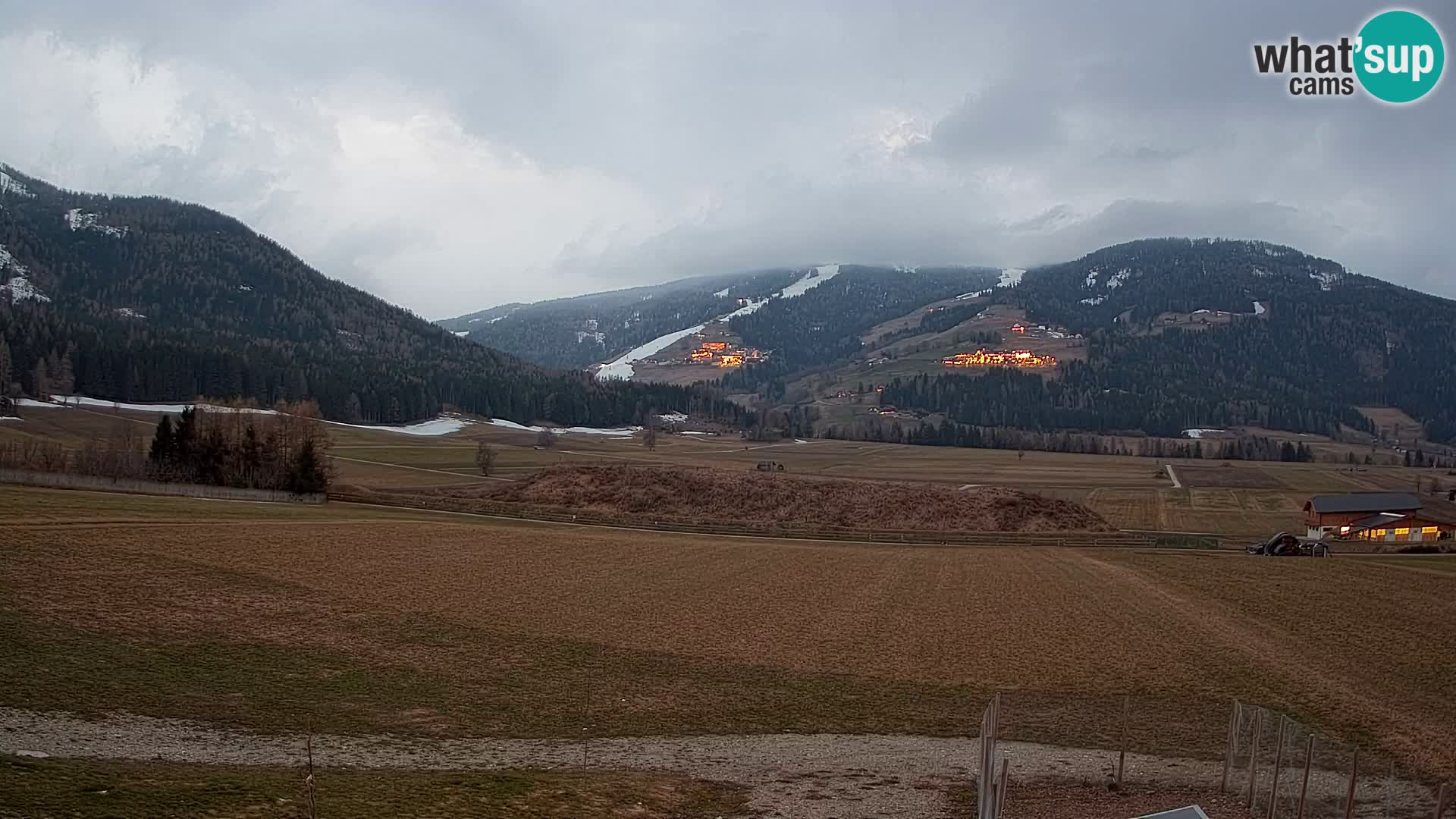 Webkamera Olang | Blick auf den Kronplatz von den Sottla Apartments