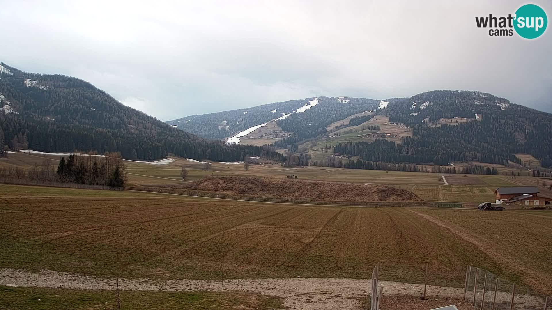 Webkamera Olang | Blick auf den Kronplatz von den Sottla Apartments