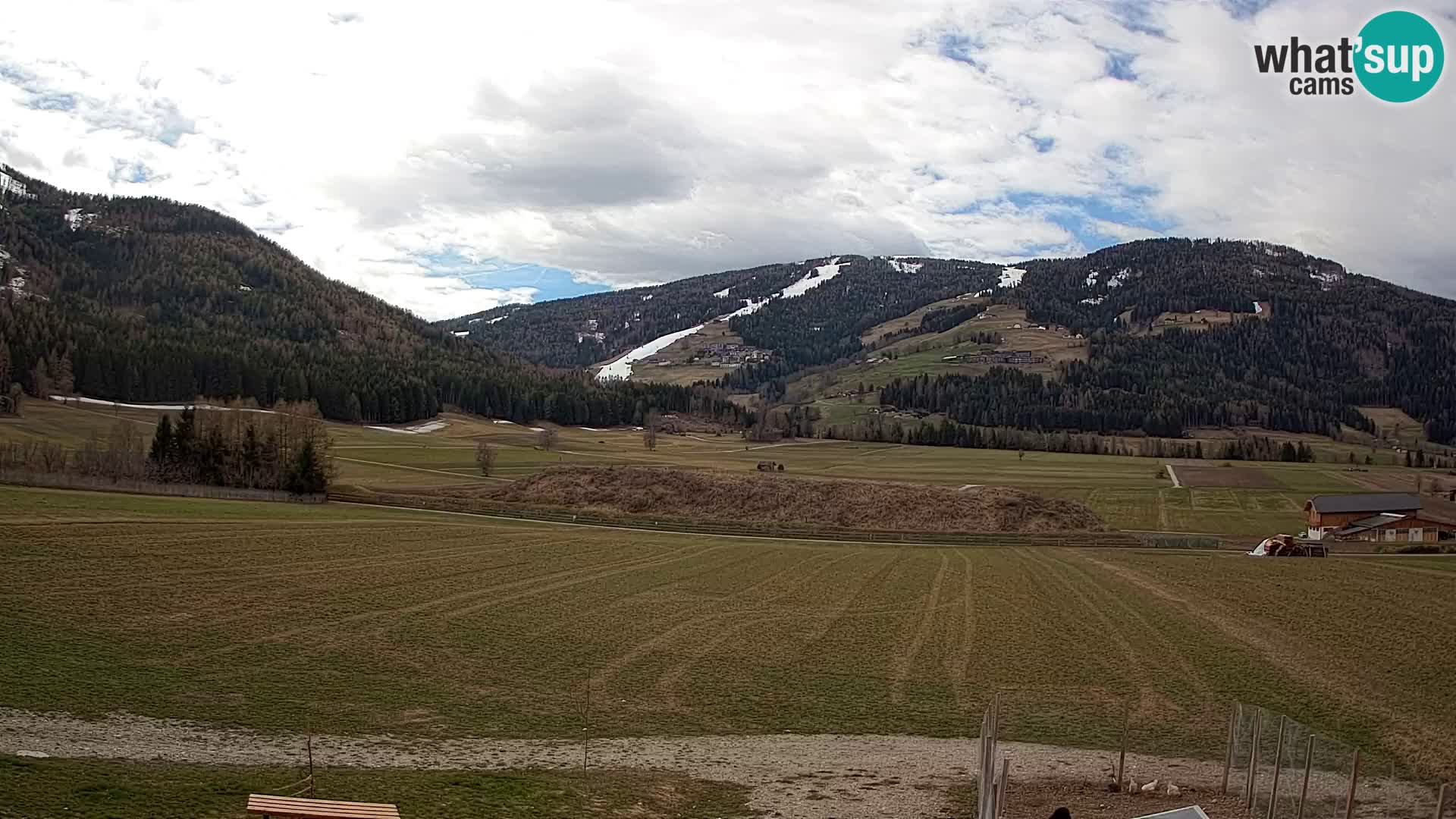 Webkamera Olang | Blick auf den Kronplatz von den Sottla Apartments