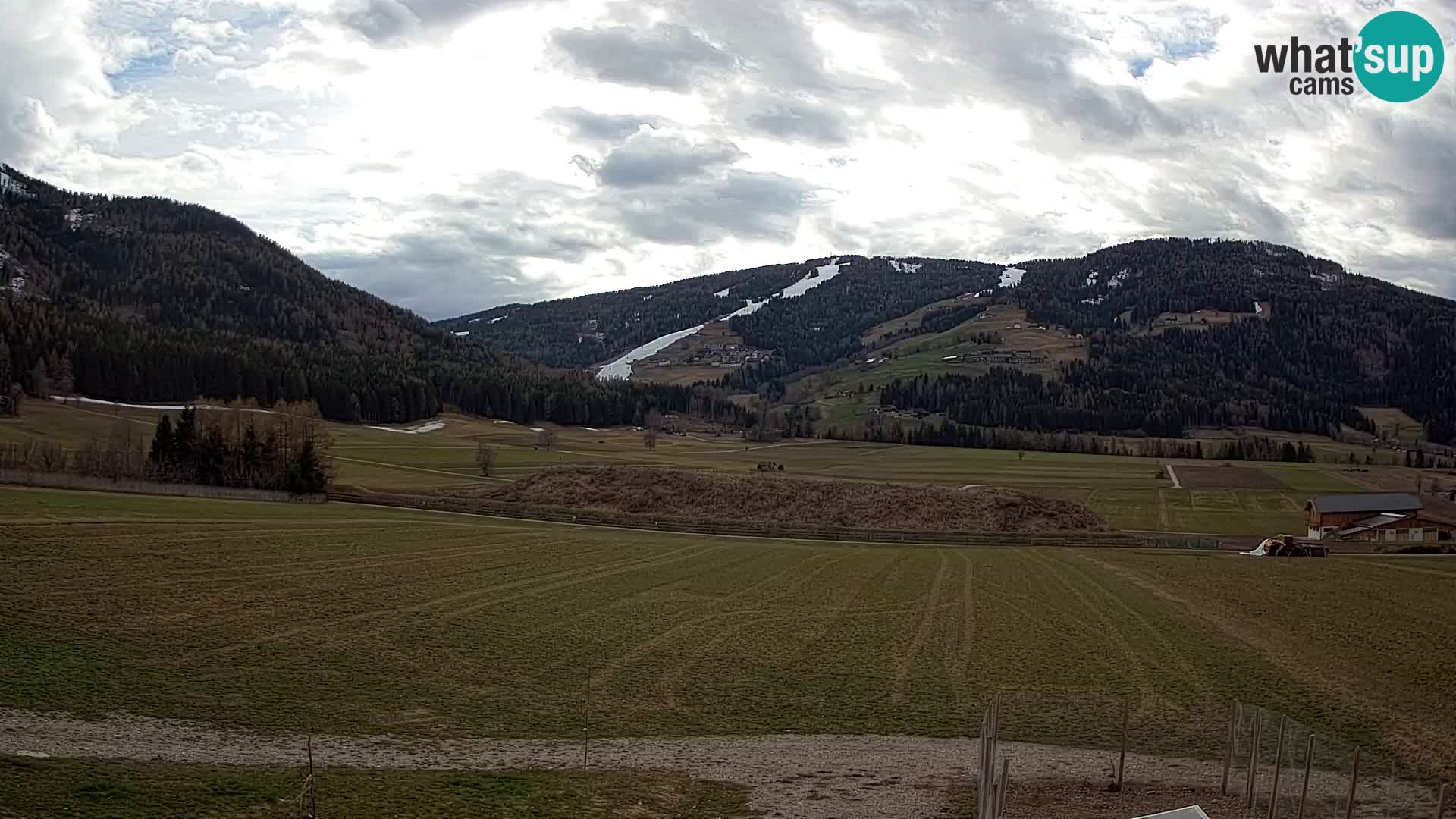 Webkamera Olang | Blick auf den Kronplatz von den Sottla Apartments