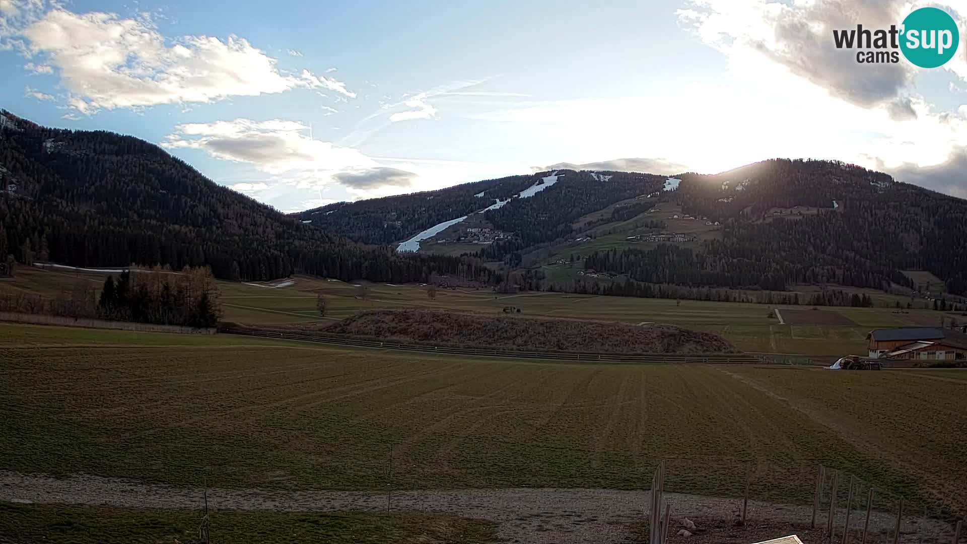 Webkamera Olang | Blick auf den Kronplatz von den Sottla Apartments