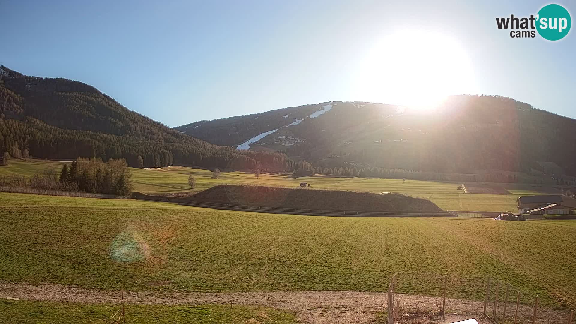 Webkamera Olang | Blick auf den Kronplatz von den Sottla Apartments