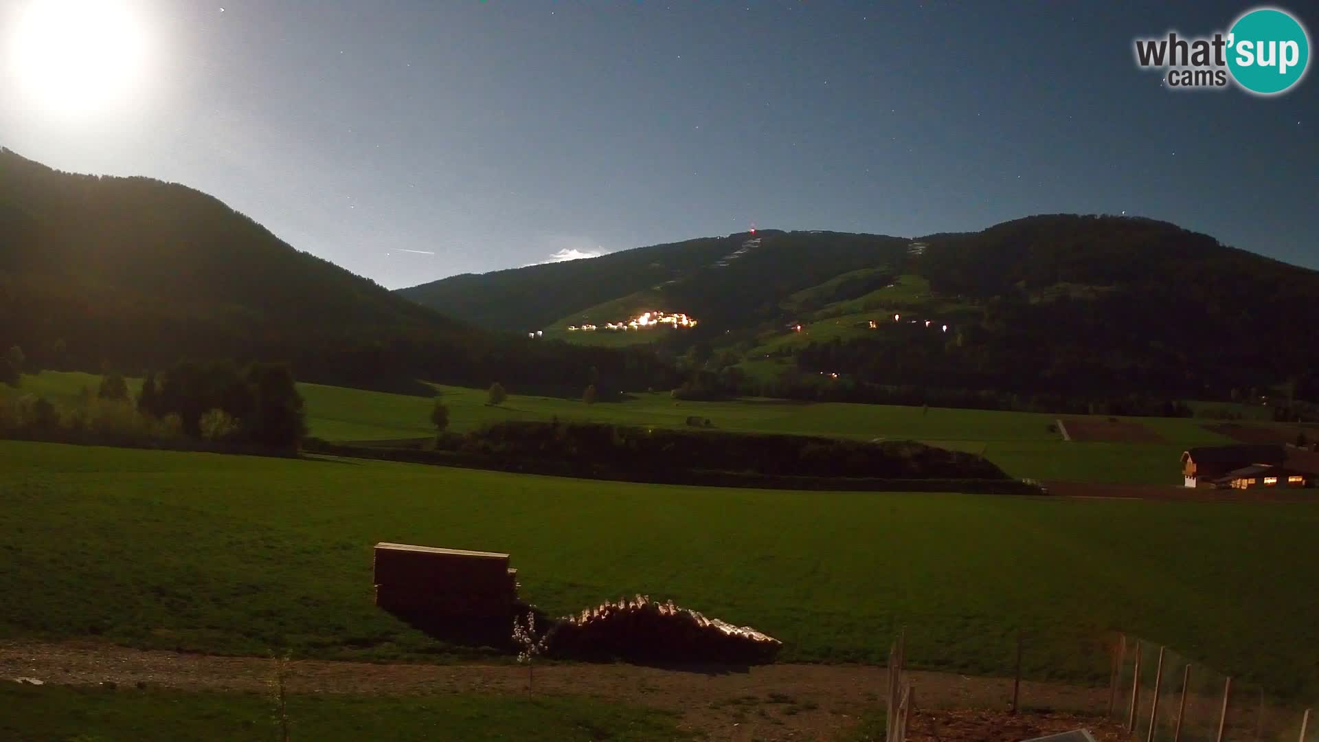 Webkamera Olang | Blick auf den Kronplatz von den Sottla Apartments