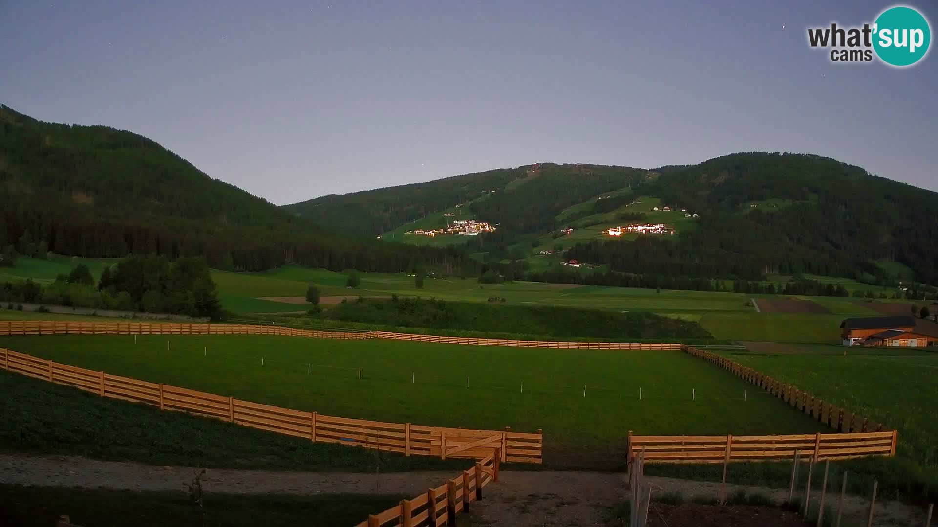 Webkamera Olang | Blick auf den Kronplatz von den Sottla Apartments