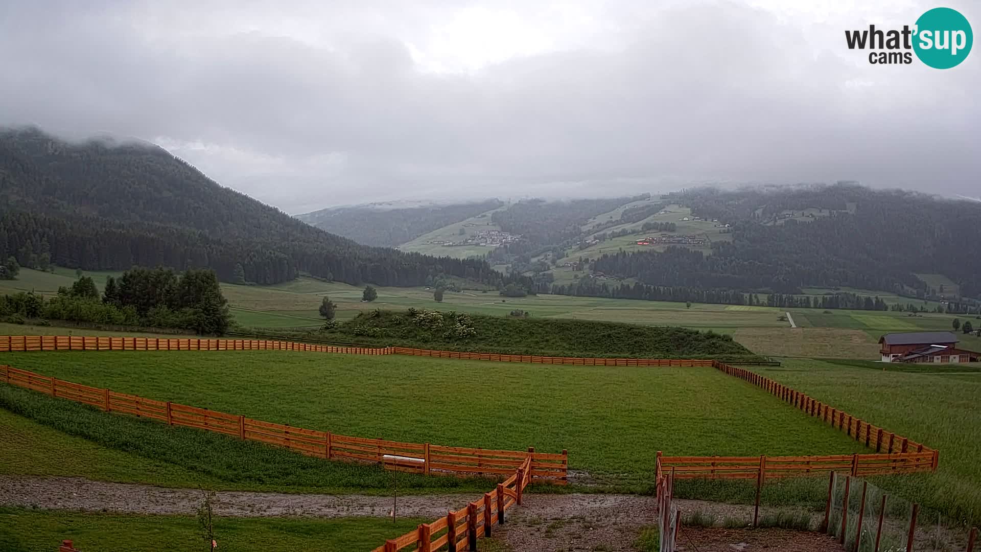 Webkamera Olang | Blick auf den Kronplatz von den Sottla Apartments