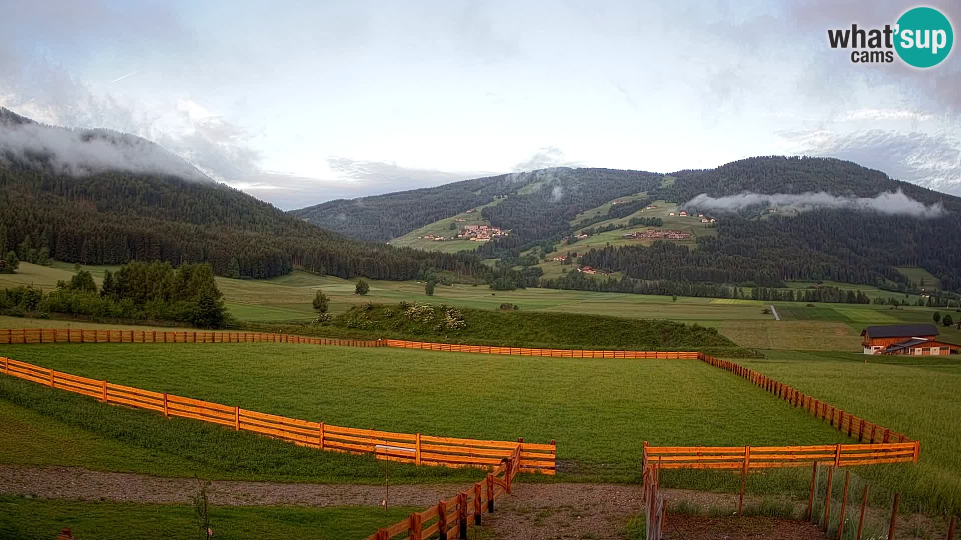 Webkamera Olang | Blick auf den Kronplatz von den Sottla Apartments