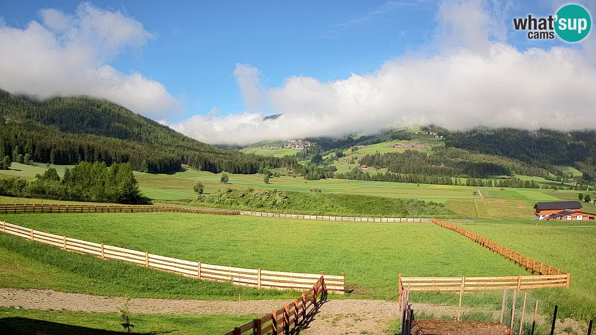 Webkamera Olang | Blick auf den Kronplatz von den Sottla Apartments