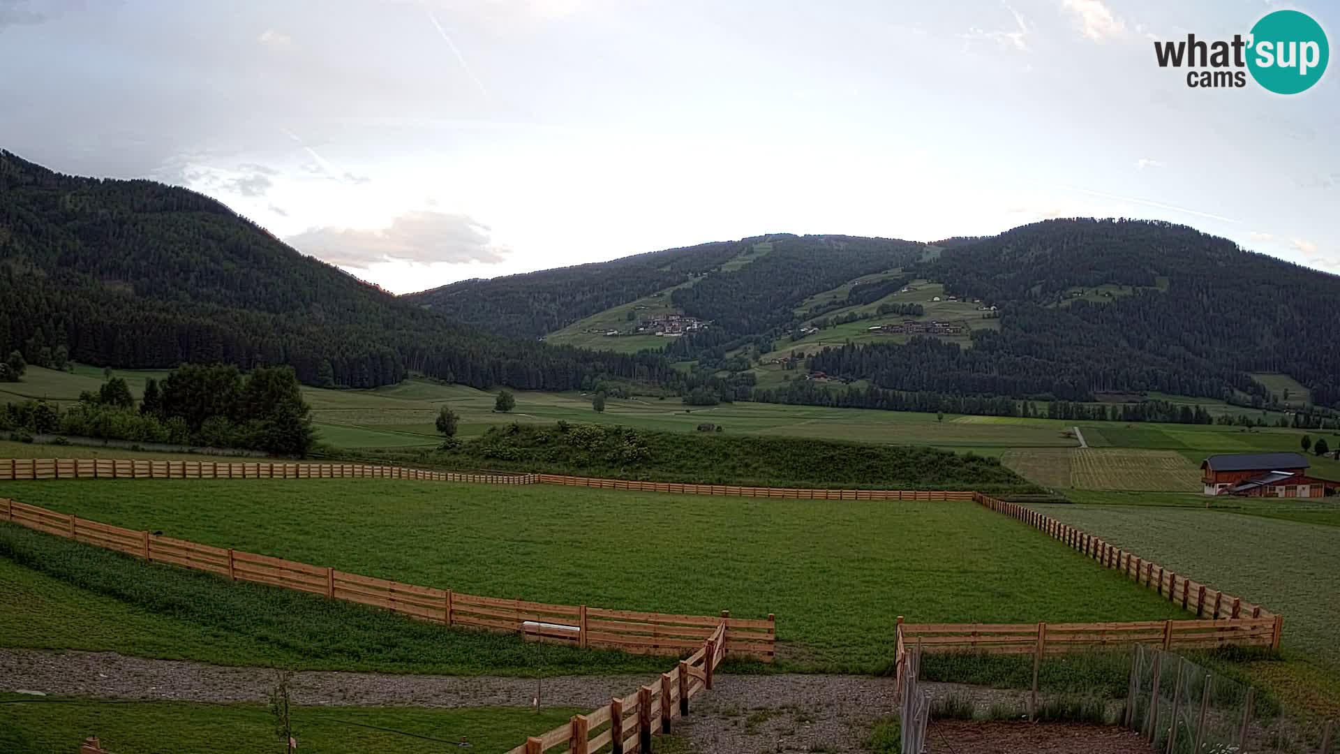 Webkamera Olang | Blick auf den Kronplatz von den Sottla Apartments