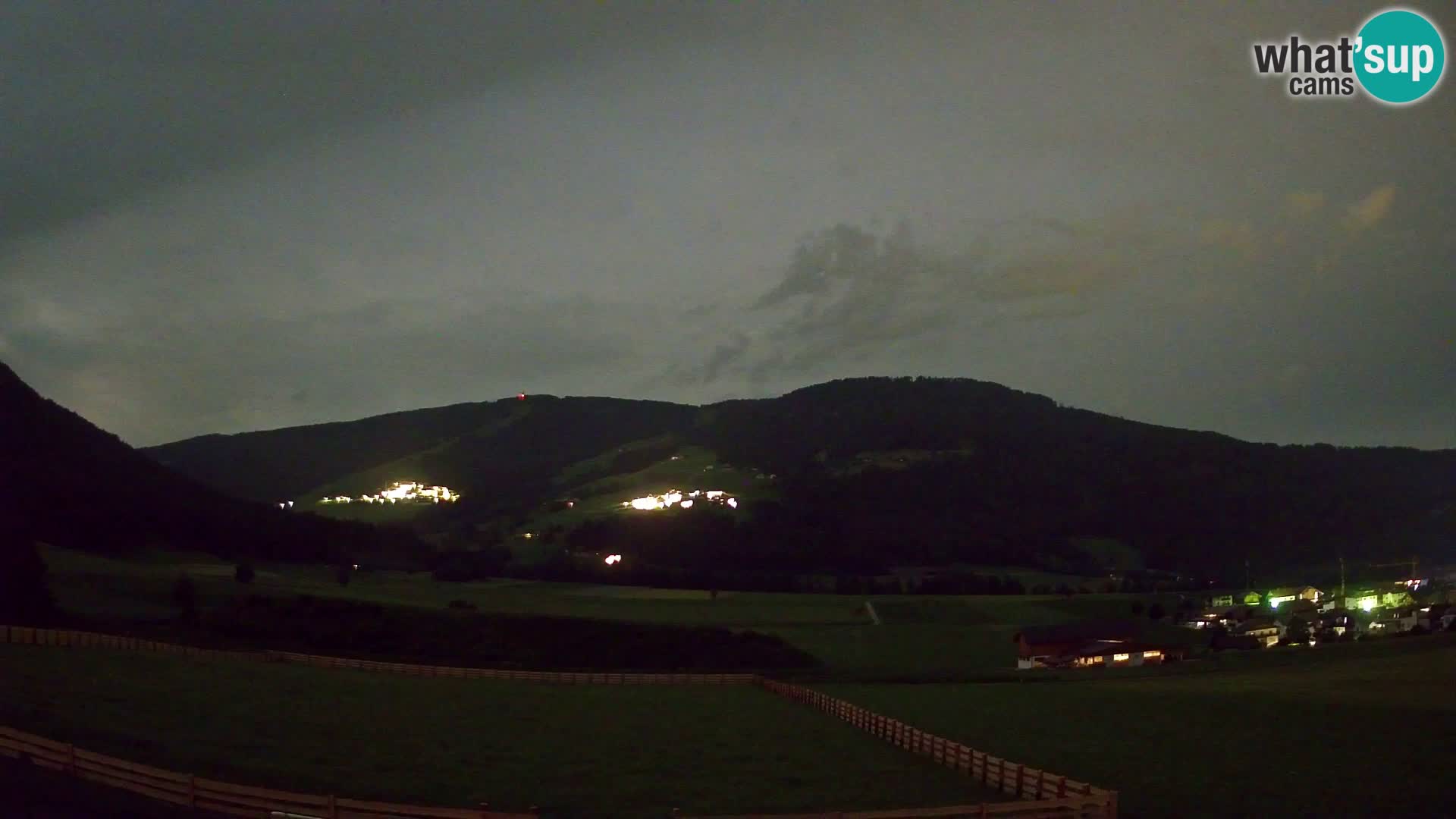 Webkamera Olang | Blick auf den Kronplatz von den Sottla Apartments