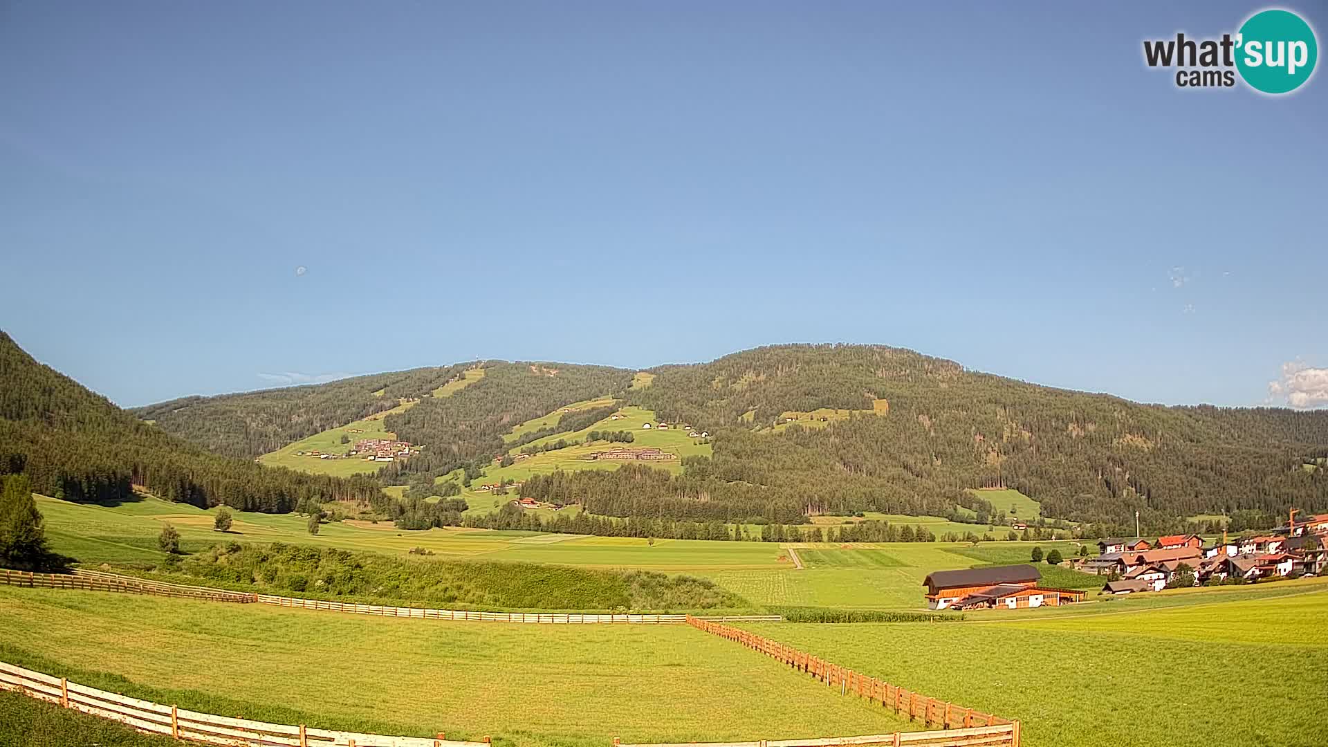 Webkamera Olang | Blick auf den Kronplatz von den Sottla Apartments