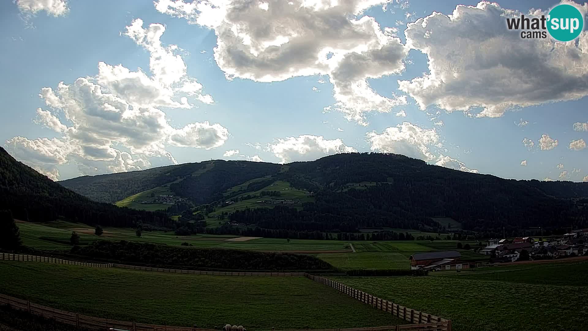 Webkamera Olang | Blick auf den Kronplatz von den Sottla Apartments