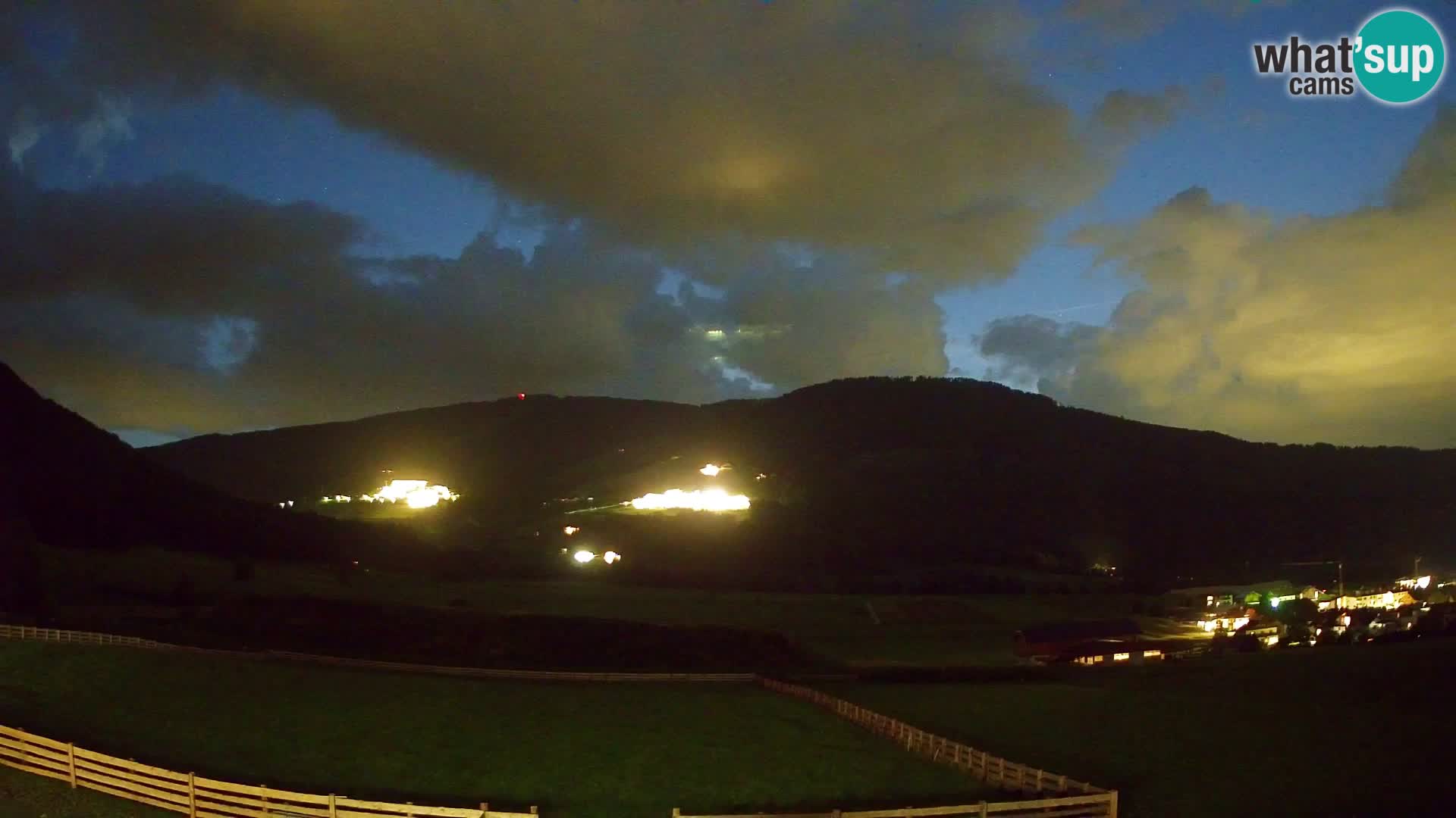 Webkamera Olang | Blick auf den Kronplatz von den Sottla Apartments