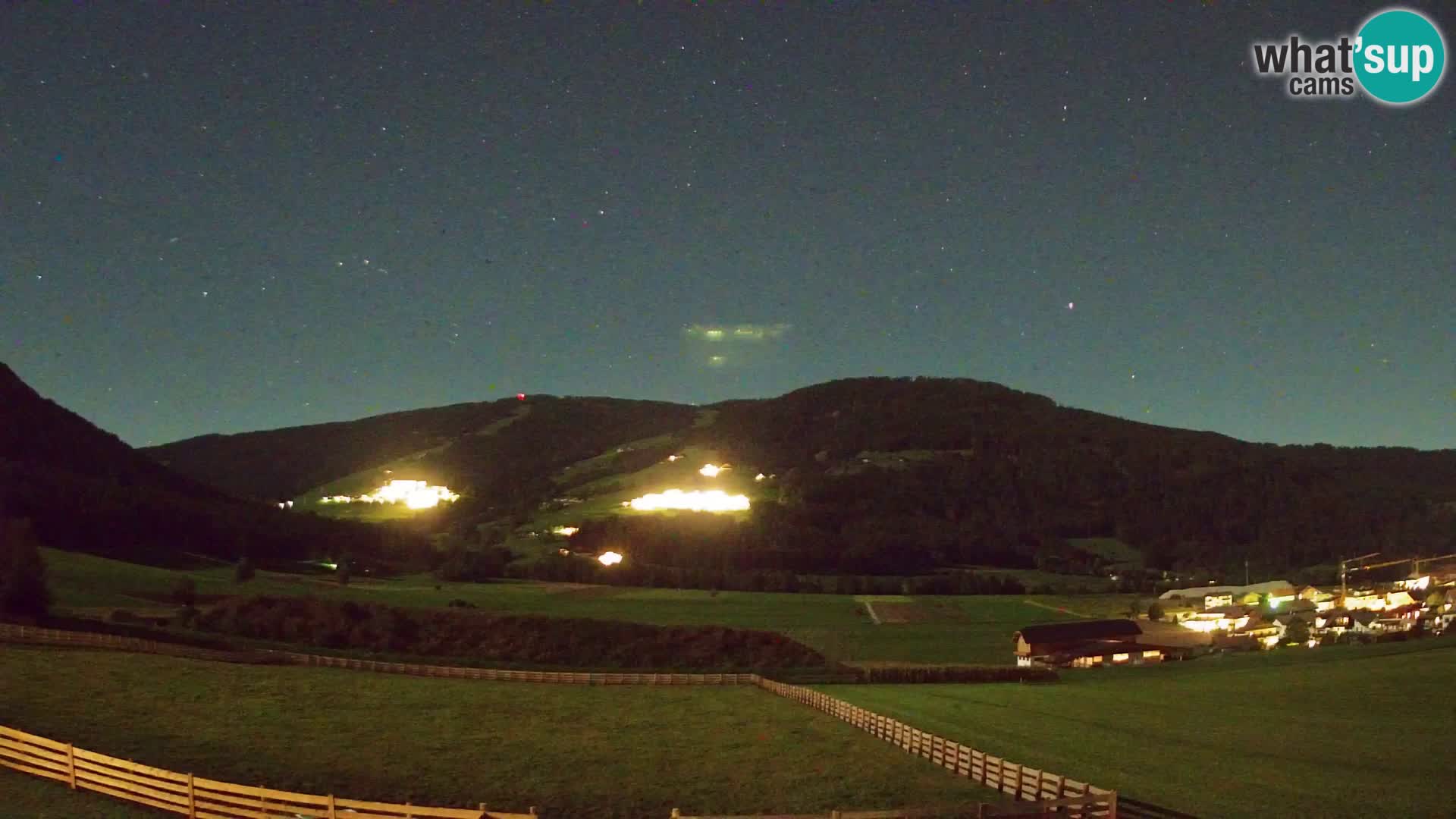 Webkamera Olang | Blick auf den Kronplatz von den Sottla Apartments