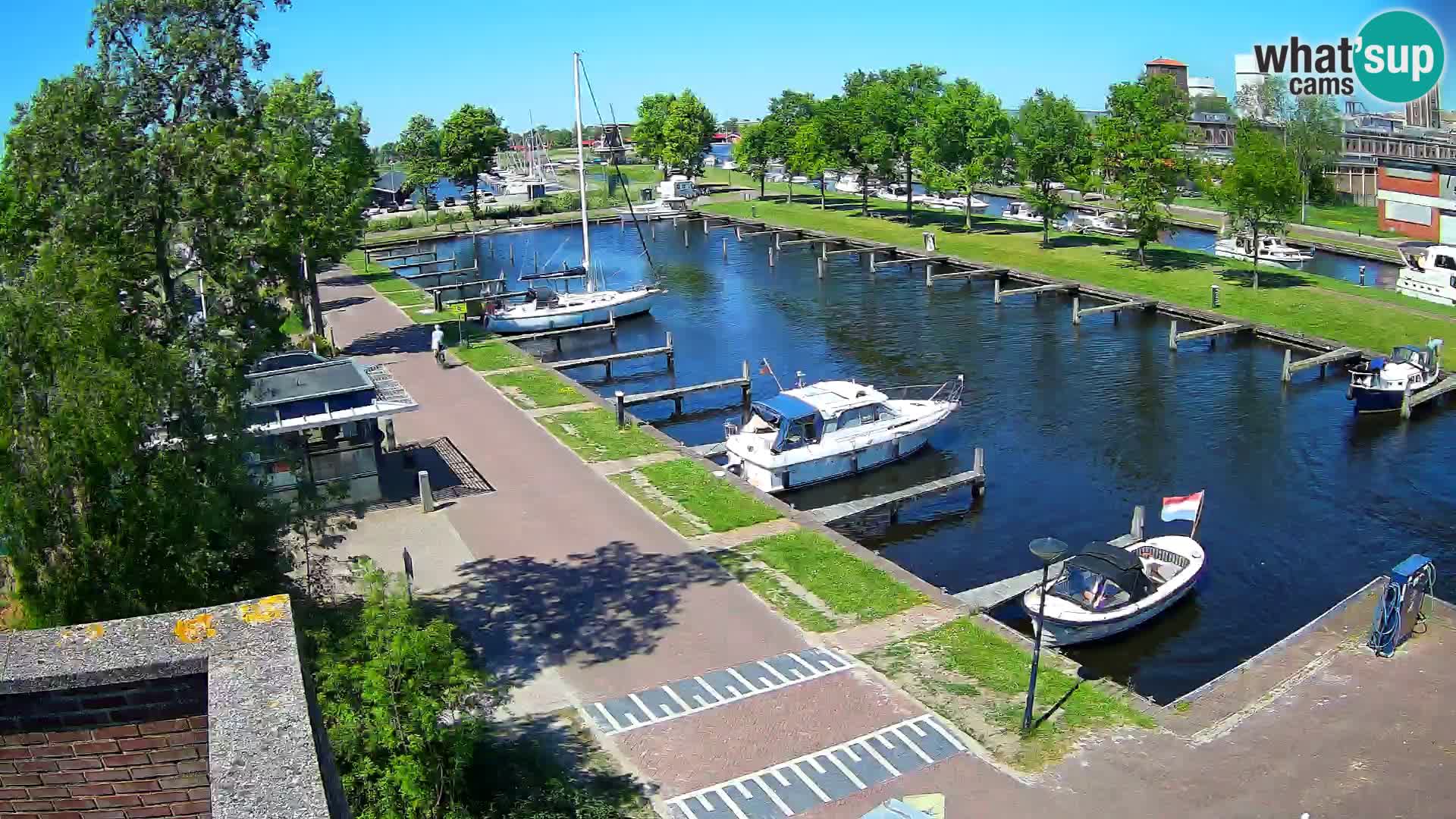 Joure harbour webcam – windmill view