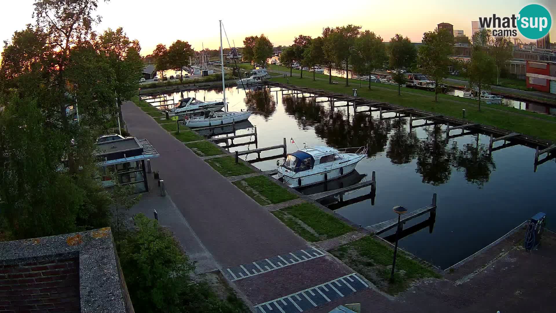 Joure harbour webcam – windmill view