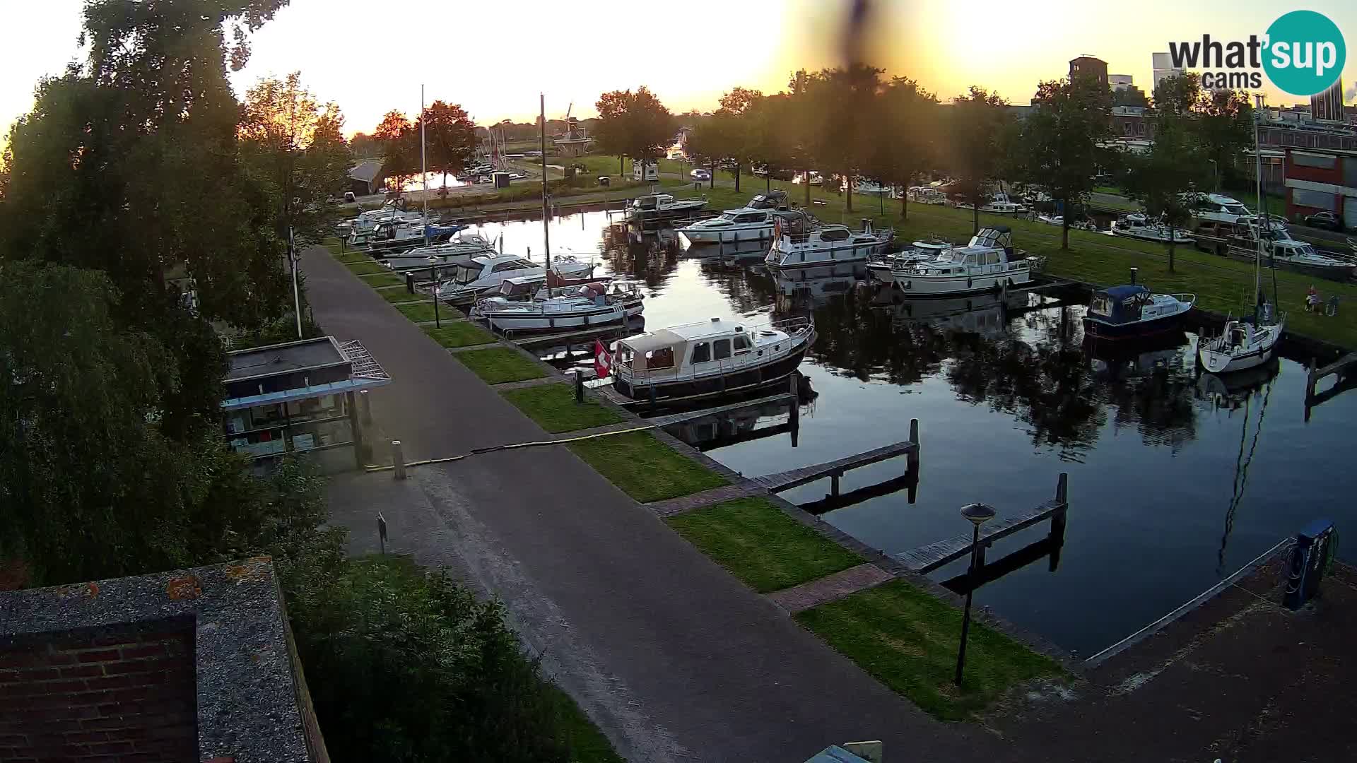 Joure harbour webcam – windmill view