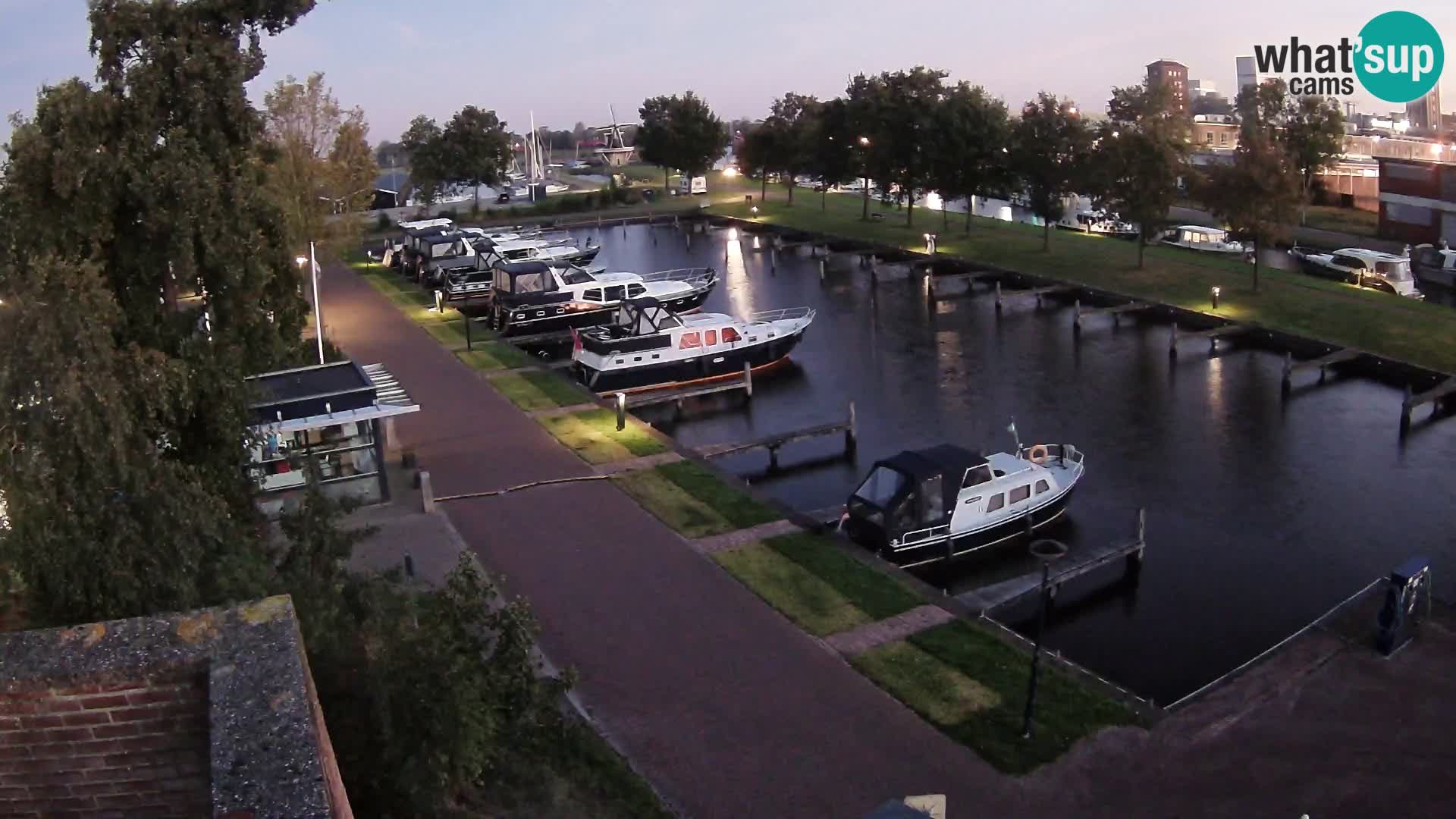 La marina di Joure livecam  – Vista del Mulino a vento