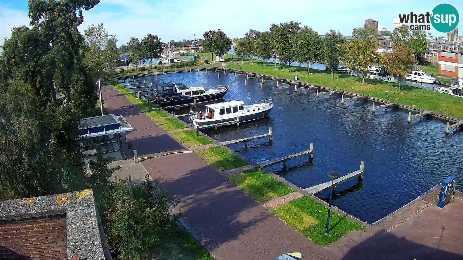 Joure harbour webcam – windmill view