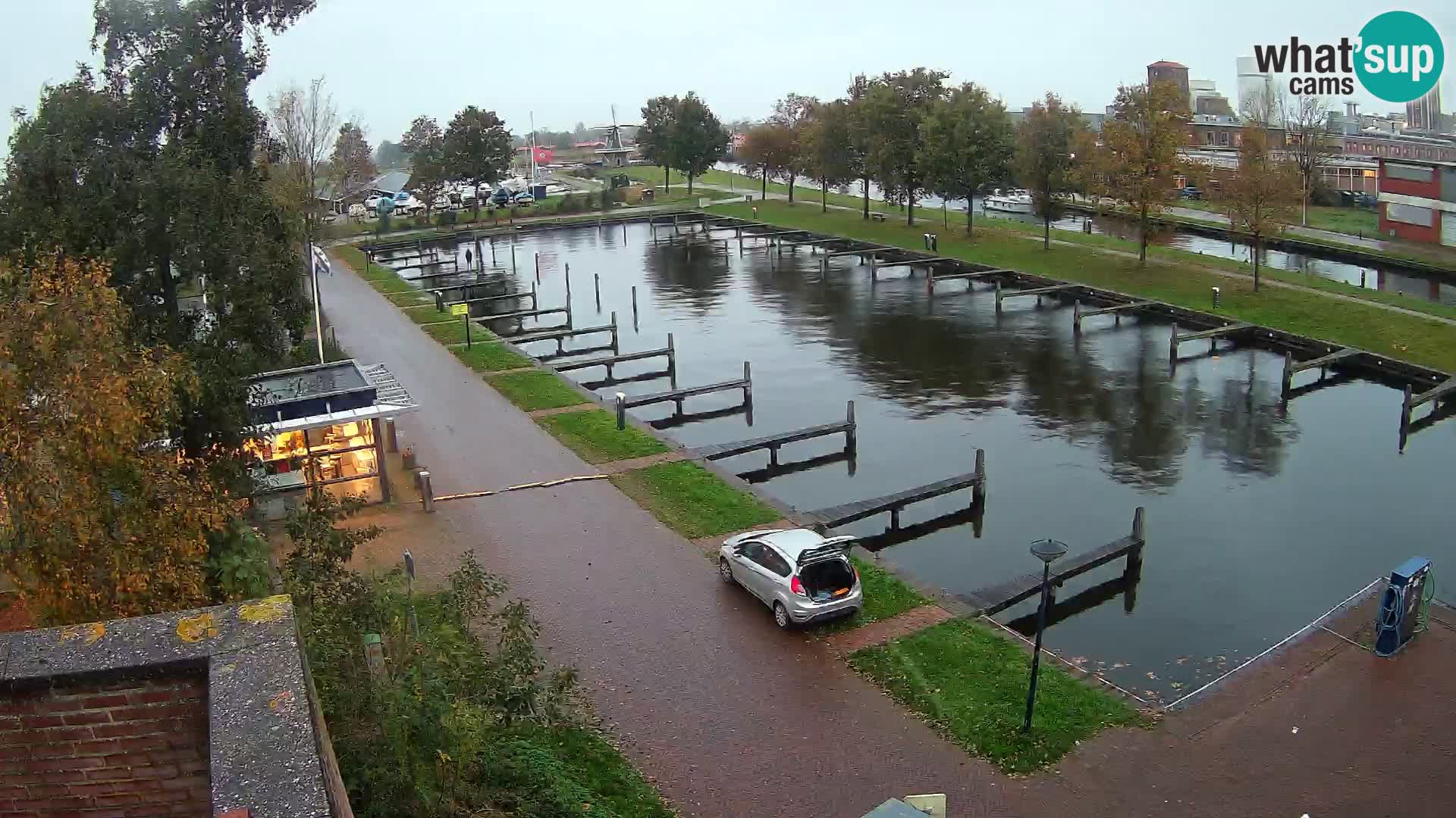 La marina di Joure livecam  – Vista del Mulino a vento