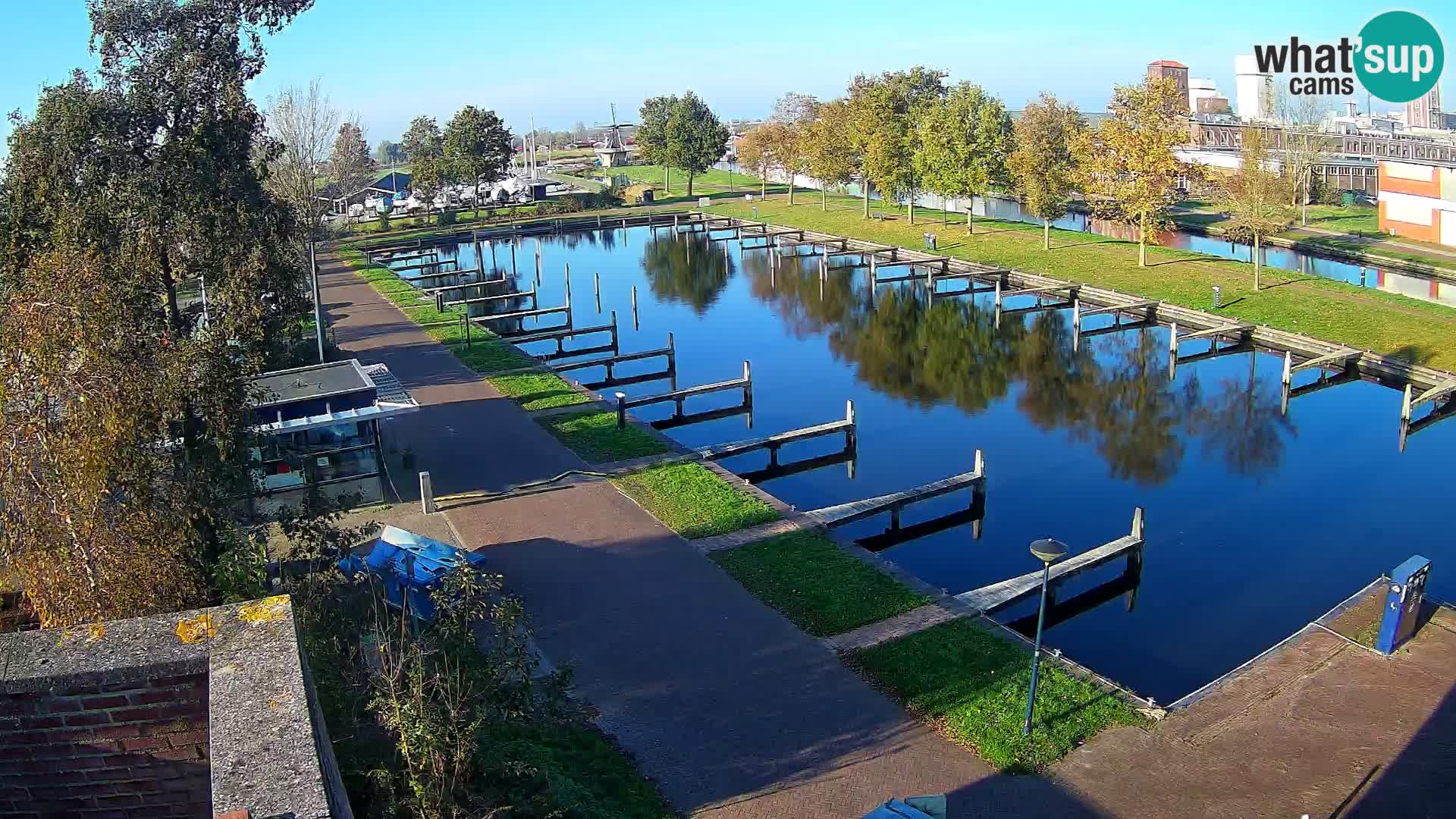 Joure harbour webcam – windmill view