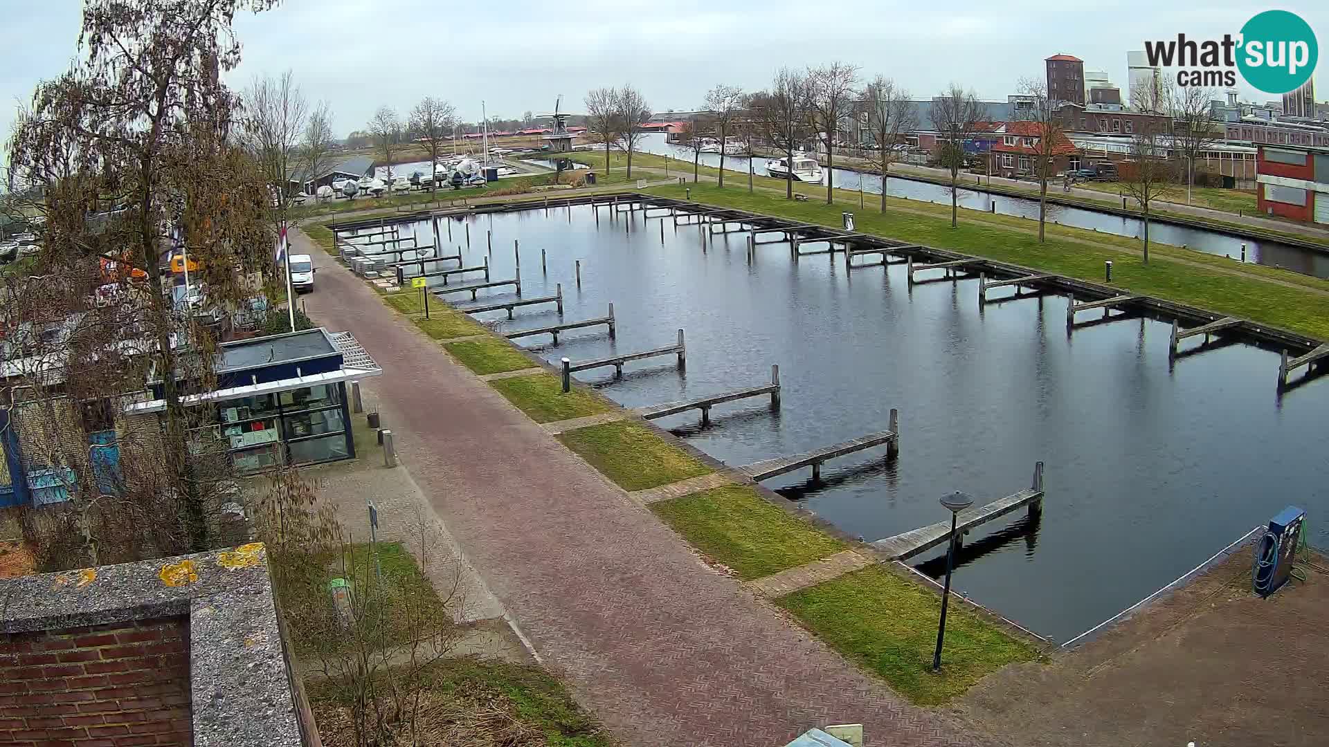 Joure harbour webcam – windmill view