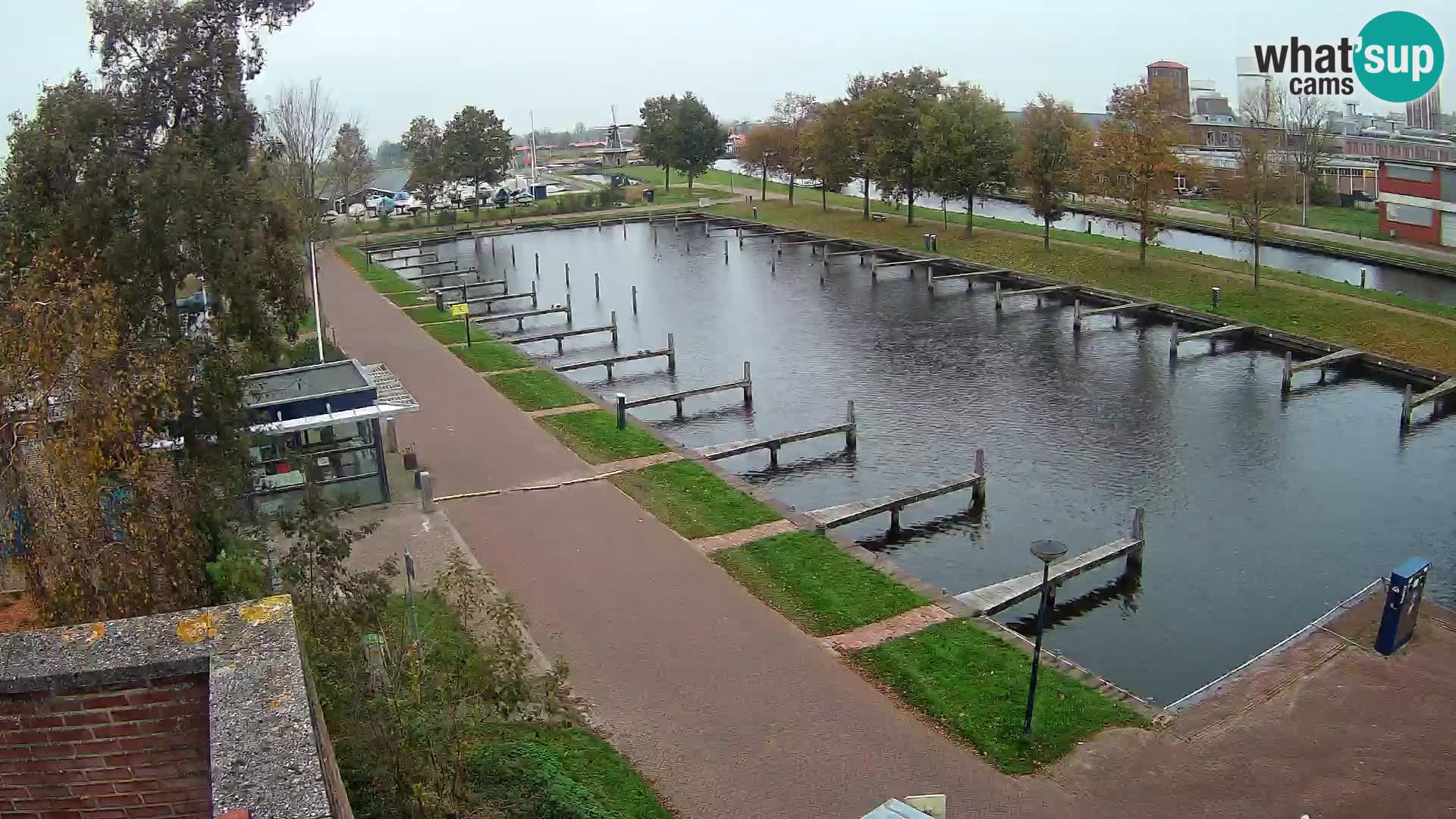 La marina di Joure livecam  – Vista del Mulino a vento