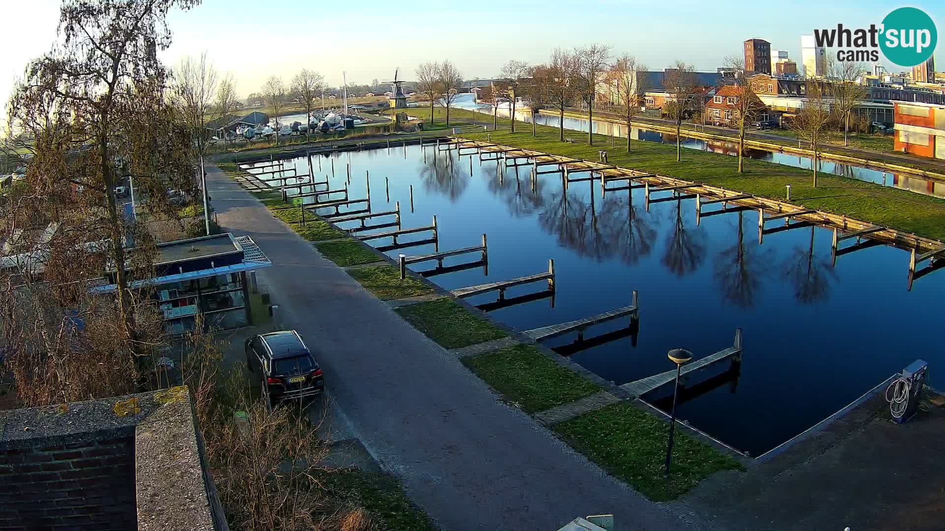 Joure harbour webcam – windmill view